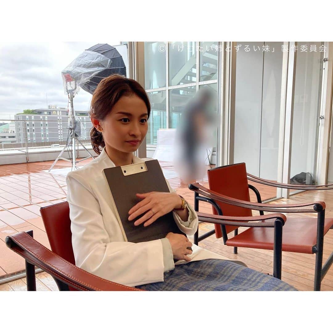 けむたい姉とずるい妹のインスタグラム：「. 田辺やよい役( #大浦千佳 さん) カウンセリングルームでのオフショット📸 #ナナナ も一緒に💟  ／ 『#けむたい姉とずるい妹 』 第4話は今夜11:06放送🪄 ＼  1〜3話は #TVer で配信中🎗 tver.jp/episodes/ephmzz9lqr  U-NEXTなどでも配信中💠  #テレビ東京 #けむずる  #栗山千明 #馬場ふみか #栁俊太郎  #桜田通 #雛形あきこ  #オフショット」