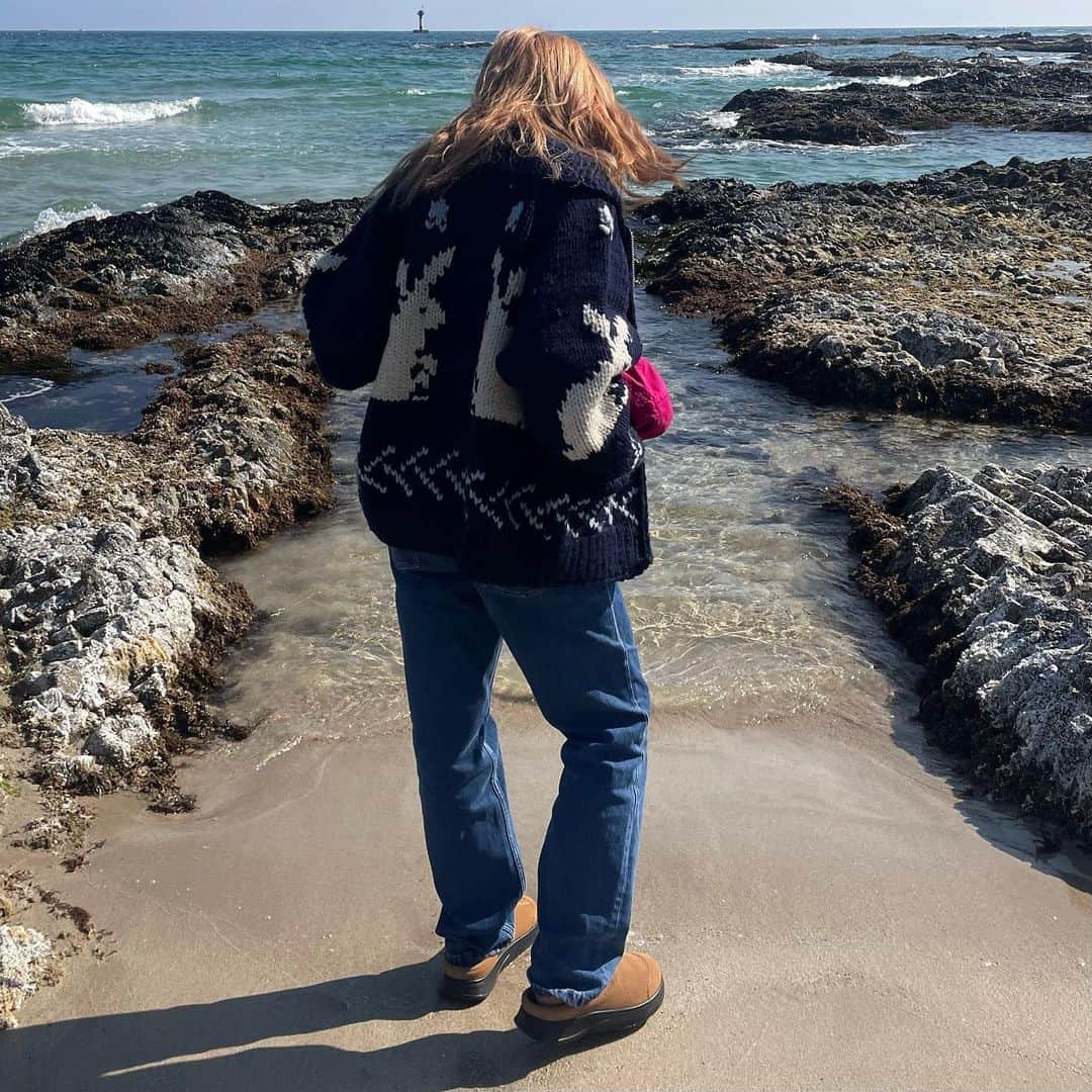 キム・ボラのインスタグラム：「🌊.. 🌳」