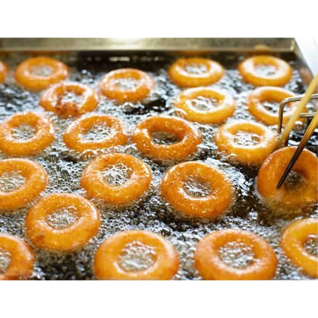 FABIAさんのインスタグラム写真 - (FABIAInstagram)「🍩ドーナツじゃなくて、ドーナチュ🍩  石川県金沢市のウフフドーナチュ。  ママがこどものために愛情こめてつくったドーナツだから、ドーナチュ。 保存料は無添加。安心して食べられるよう、毎日生地から手作りしています。  できたてのドーナツをすぐに冷凍することで、油が回らず、できたて食感の鮮度がいいドーナツをお届けしています。 3時のおやつにぴったりのドーナチュです♪  *─────────────────────* ドーナツが好きな方は『🍩』を ぜひコメントして教えてくださいね♪ *─────────────────────*  🛒＜ウフフドーナチュ＞軽井沢満喫!ドーナツ10個 ギフトセット 【商品番号】 719918  ーーーーーーーーーーーーーーーーーーーーーーー 気になる商品は【保存】をすると、 後から見返せます♪ ーーーーーーーーーーーーーーーーーーーーーーー  @northmall_com は 「毎日の暮らしをちょっとおしゃれに、もっと楽しく。」 北欧雑貨やインテリア、ファッション、アウトドアグッズ、グルメなど… 見ているだけでワクワクするモノを常時1万アイテム以上取扱い中！ ライフスタイルに役立つ情報を皆様にお届けしています。 ぜひフォローして最新情報を受け取ってください✉️🦔  #northmall  #ノースモール  #グルメ #ノースモールのお取り寄せ #スイーツ #ドーナツ #ドーナチュ #おやつ #無添加 #コーヒー #ウフフドーナチュ」10月30日 18時01分 - northmall_com