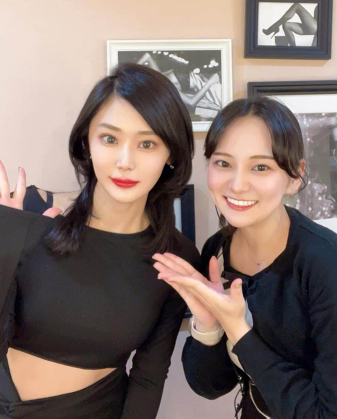 宮藤あどねさんのインスタグラム写真 - (宮藤あどねInstagram)「EOL clinicにてリップアートメイクをアーティストのCHIHIROさんに施術して頂きました💄❤️ @_chihiro_artmake @eolbrowclinic   このオルクリニックさんは、私の憧れて止まない女性起業家である坂元代表のプロデュースするクリニックになります😊日本で一番のアートメイクの施術数を誇るクリニック　@shihochi2   今回初めてのリップアートメイクですがなんでもっと早く施術しなかったのだろうとすごく思いました😭💕💕痛みは麻酔を使うため。そしてちひろさんのスーパー施術のお陰様で、想像よりは痛くなかったです！  ちひろさんは韓国アイドルみたいに肌が綺麗でかわいくて、明るくて素敵な方でした🥰💕本当にちひろさんの技術が素晴らしくて…本当に上手な方に巡り会えて良かったです😭🔥万年顔色悪い人から卒業できて感無量です！ダウンタイムもあるようでほぼ無い感じでした🔥  唇が真っ赤なリップを塗ったかのような赤みですが…直後なのでここから赤身マイナス6-7割で後1回リップアートメイク施術して完成みたいです❤️是非アートメイクするなら、オルクリニックが日本で一番だと私は思います！😊💕  ・  ・  ・  #アートメイク #アートメイクリップ #赤リップ #chanel #美容 #ダイエット #美ボディ #ボディメイク #美容クリニック #eolclinic #オルクリニック  #オルチャン #オルチャンメイク #韓国 #韓国アイドル #偶像 #女優 #モデル #アイドル #偶像练习生」10月30日 18時04分 - adochan121212