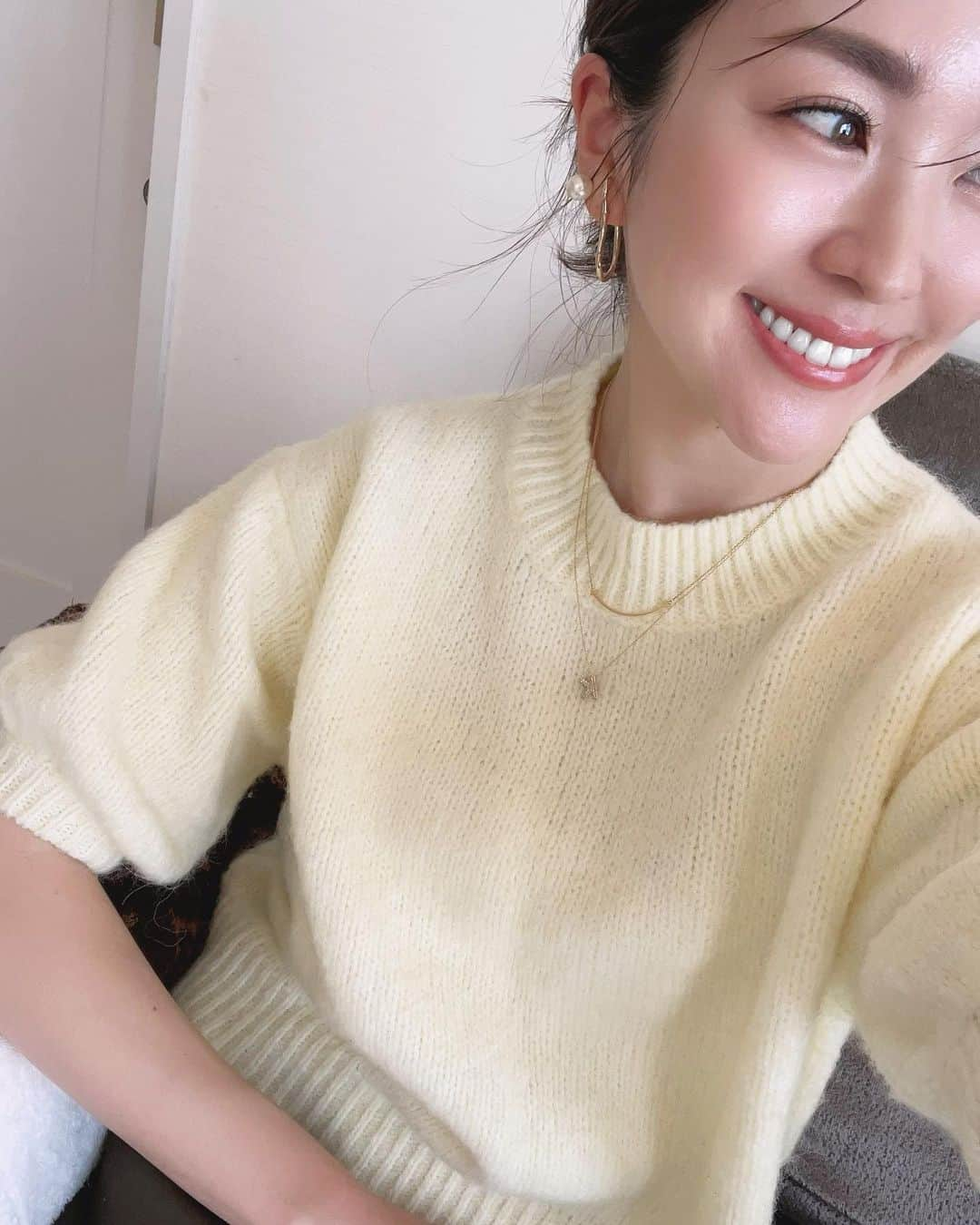 林香里さんのインスタグラム写真 - (林香里Instagram)「・ ・ 3ヶ月ぶりの @smileywhitening で 歯のホワイトニング🦷✨ 茶渋だけ付いていて、こまめに行ってるからか 白さは前よりキープ出来てましたー♡ 関東圏は自由が丘GOENデンタルでも ホワイトニングできるみたいです😉  お肌のメンテナンスで @acri0823 @823hatsu へ💆🏻‍♀️ 贅沢にダブルメニューして頂いたおかげで 艶々ツルピカもちもち肌に生き返ったー!!  #美容#ホワイトニング#beauty」10月30日 18時08分 - kaori_hayashi1203