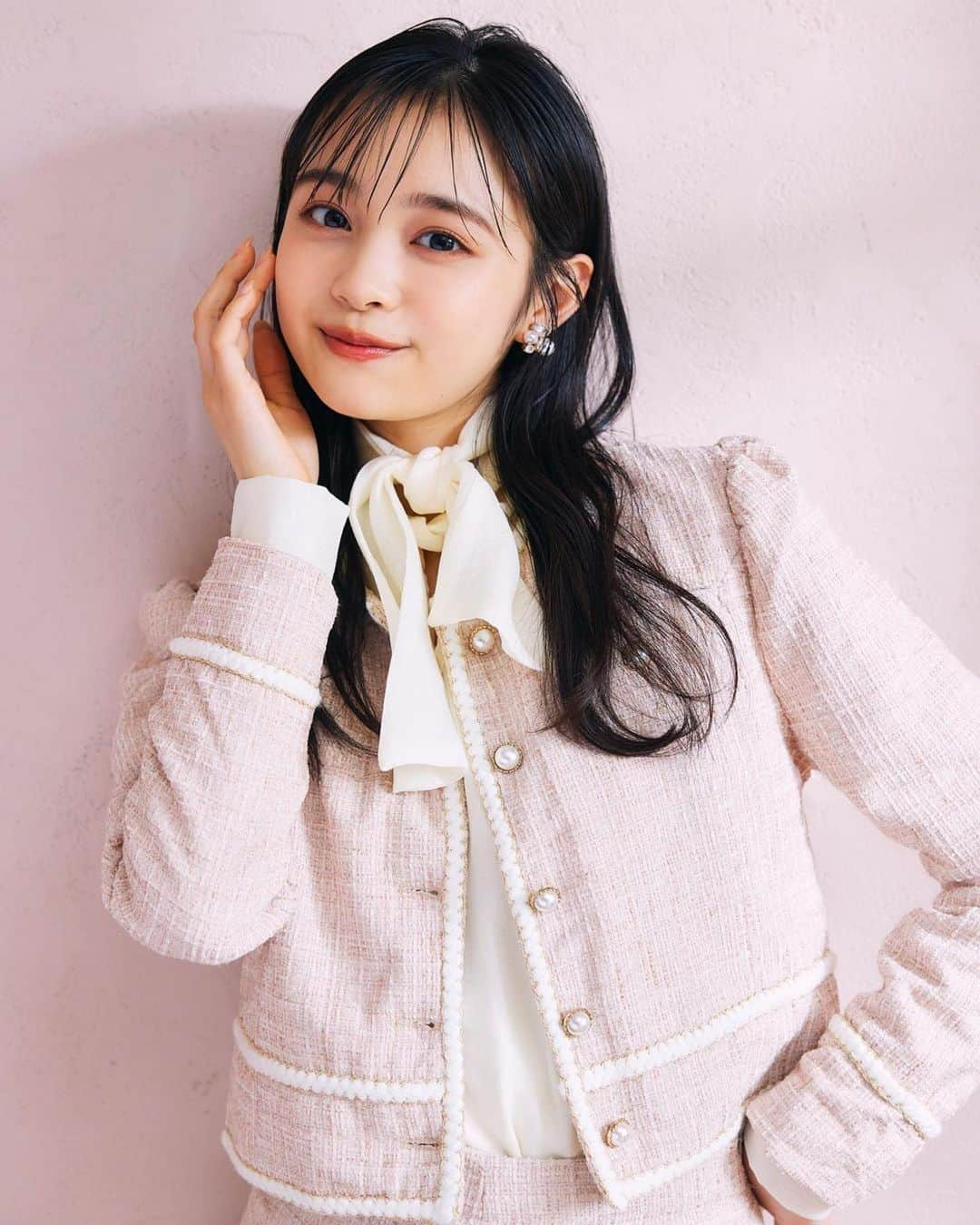 飯岡拓也さんのインスタグラム写真 - (飯岡拓也Instagram)「photo by me📸  #Repost @mary_chouchou.official  　　　　　　　　　　　　　　　　　　　　　　　　　　 #林芽亜里 #Marychouchou #マリーシュシュ #しまむら#girlsocks #靴下」10月30日 18時23分 - takuyaiioka