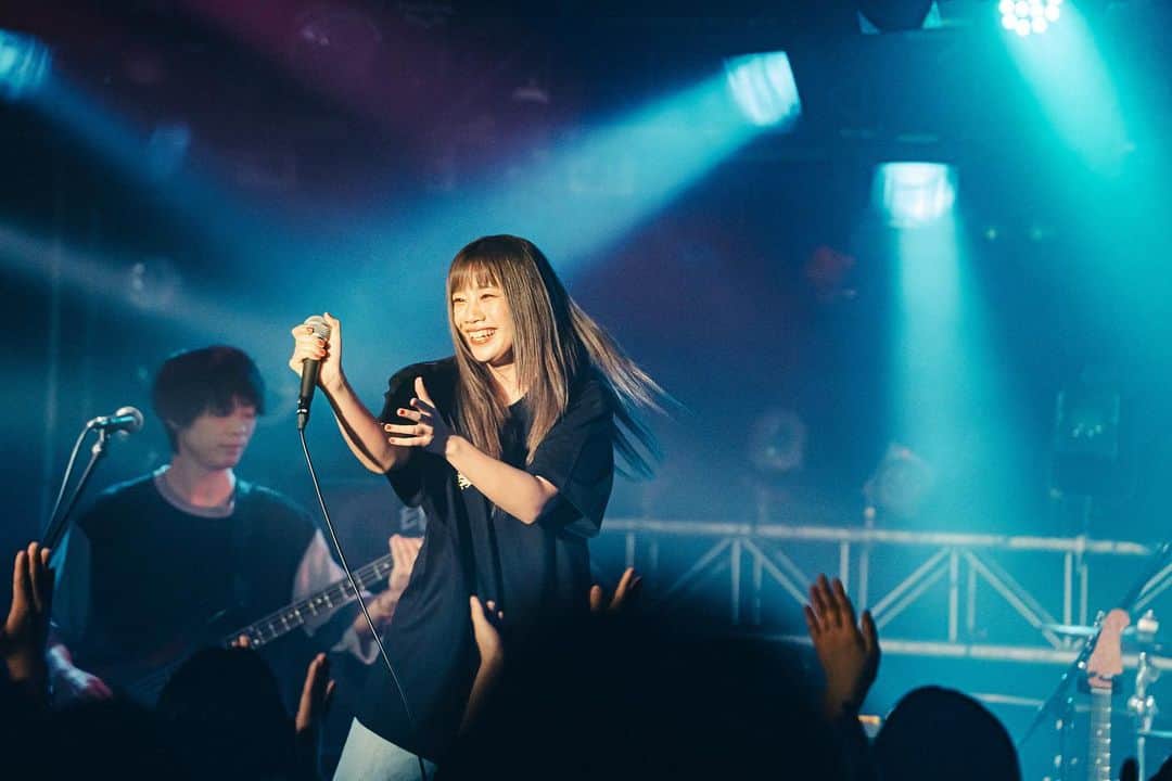 岩淵紗貴のインスタグラム：「昨日は 夕闇に誘いし漆黒の天使達と2マンライブでした😊  楽しかった！！！ 初めましてのみんなもありがとう✌︎🎃✌︎  最近、久しぶりにやる曲も多くて楽しいぃぃい🔥」