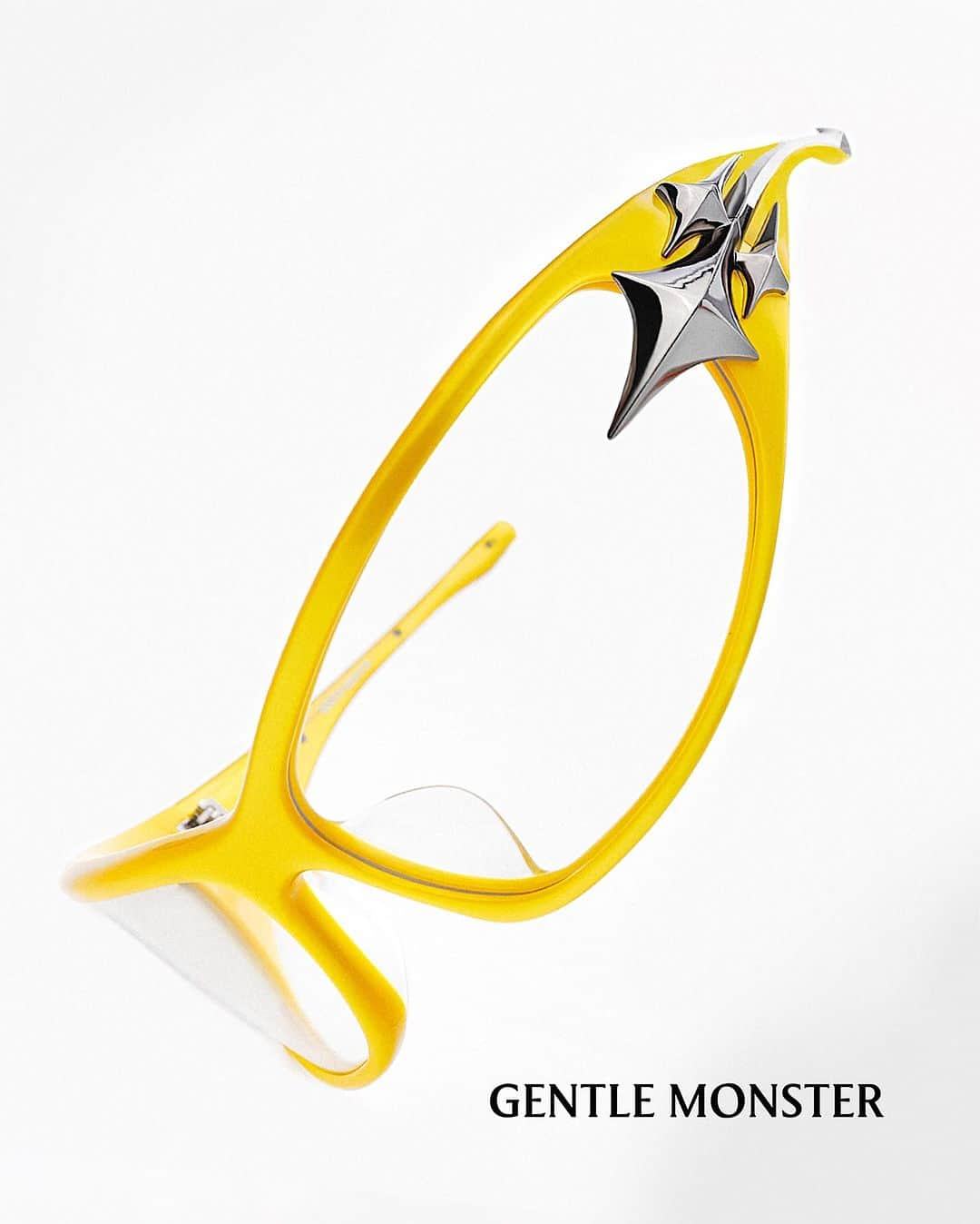 GENTLE MONSTERさんのインスタグラム写真 - (GENTLE MONSTERInstagram)「2024 OPTICAL COLLECTION presents a new direction for optical frames, seamlessly blending the refined metallic accents with a diverse range of tinted lenses.  Launching on November 2  2024 옵티컬 컬렉션은 정교하고 과감한 메탈 심볼 디테일이 돋보이는 템플과 다채로운 컬러의 틴트 렌즈가 어우러져 옵티컬 아이웨어의 새로운 방향성을 제안합니다.  11월 2일 발매  Photography @narangchoi   #GentleMonster #GentleHighSchool #GentleMonsterOptical」10月30日 18時17分 - gentlemonster