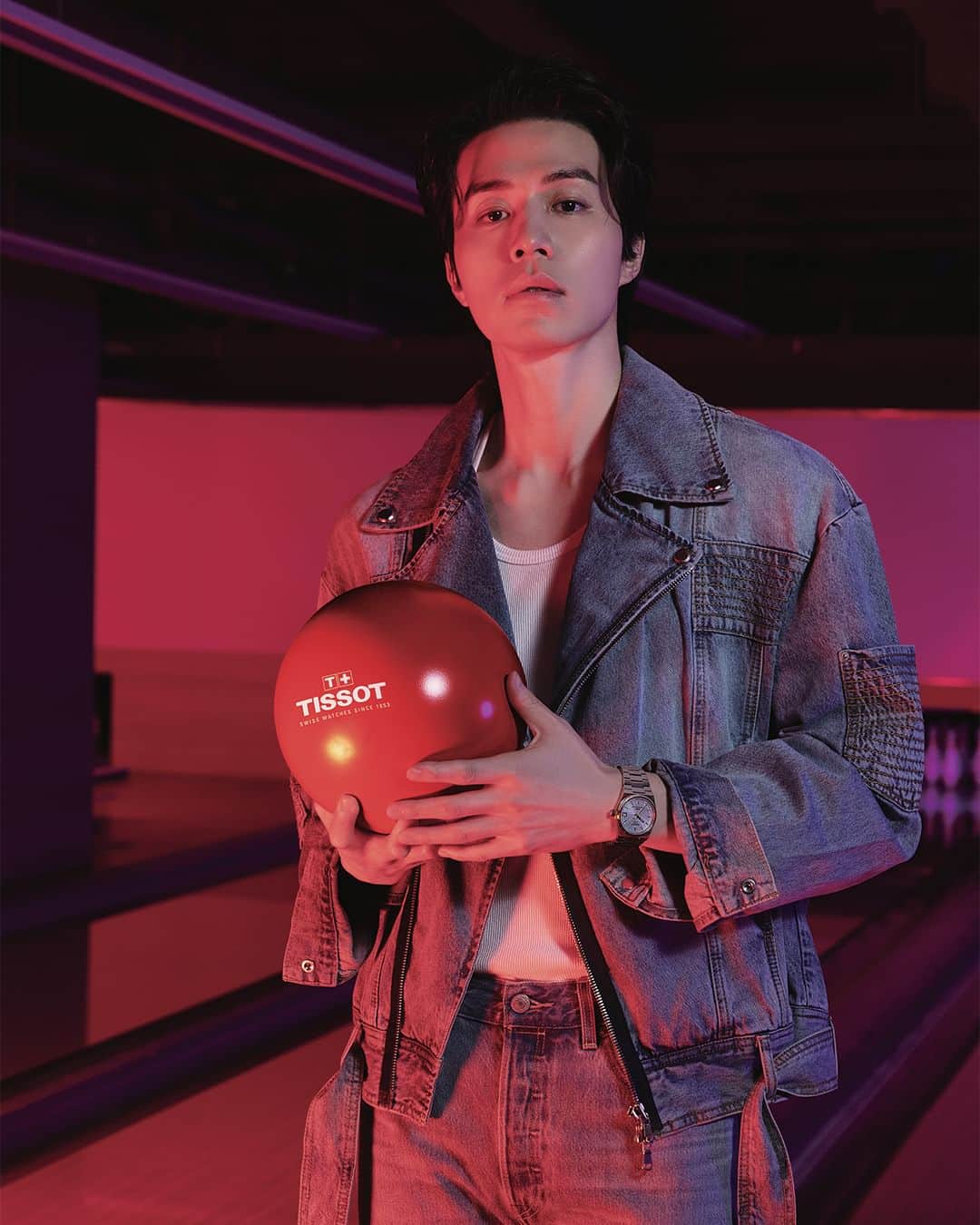 ティソのインスタグラム：「@leedongwook_official, renowned Korean actor, joins us as Asia's brand ambassador. With 25 years of acting excellence, he embodies our values of devotion and unwavering commitment. Welcome to the family !」