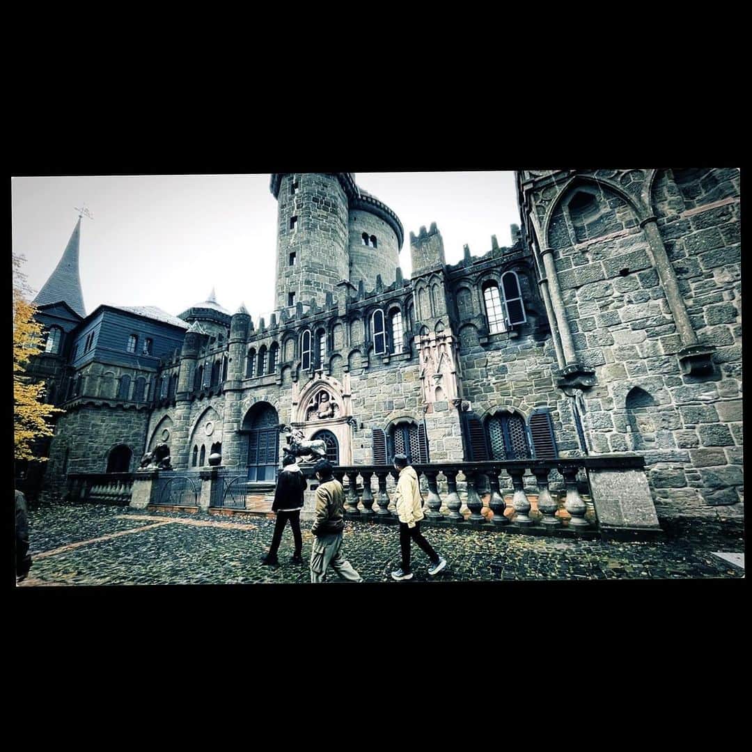 ナノさんのインスタグラム写真 - (ナノInstagram)「今回は珍しく観光もできた ドイツのガチ城拝んできた LIVE本番前にメンバーで2kmも歩いて脚プルプルでした Löwenburg was beautiful」10月30日 18時21分 - nanonano_me