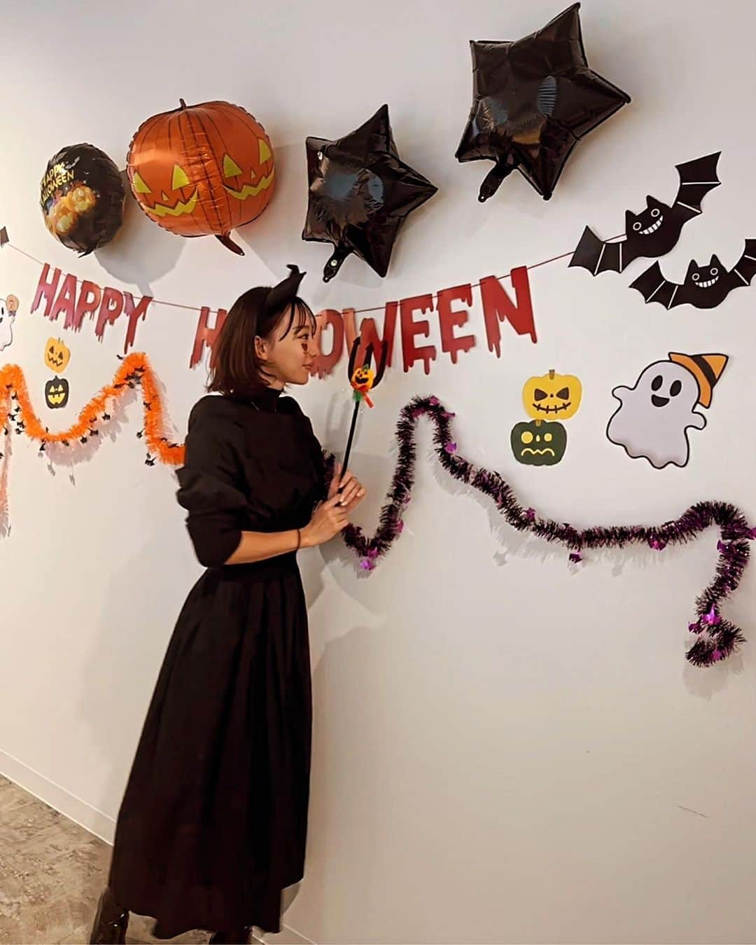 秋倉諒子さんのインスタグラム写真 - (秋倉諒子Instagram)「fam🎃ハロウィンパーティ👻🎈 とーっても楽しかった♡♡ みんなで仮装してお話して いつもより距離も近くて話せる時間も長かったので 濃厚な時間になりました💕💕 本当にいつもありがとう。 famのみんなには感謝感謝です🥲 また次の企画も話し合っちゃったから 次のイベントもお楽しみに🎈  みんなはハロウィン何かするのー？🎃 #fam #halloween」10月30日 18時24分 - ryokoak45