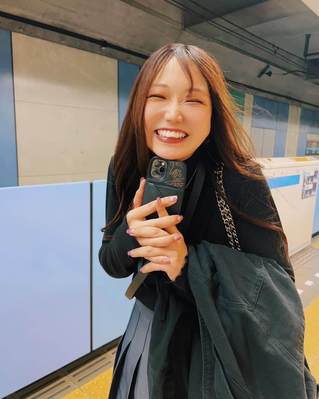 藤田早希さんのインスタグラム写真 - (藤田早希Instagram)「今年で1番幸せな顔しとうで。 ほんと変な出会いとか、浮き沈みとか 見るものの変化とか、考え思考の変化とか。 人生ってなにがあるかわかんなすぎて楽しい と30代になって思えるようになった👶🏻🍼. . . .」10月30日 18時24分 - sakifujita
