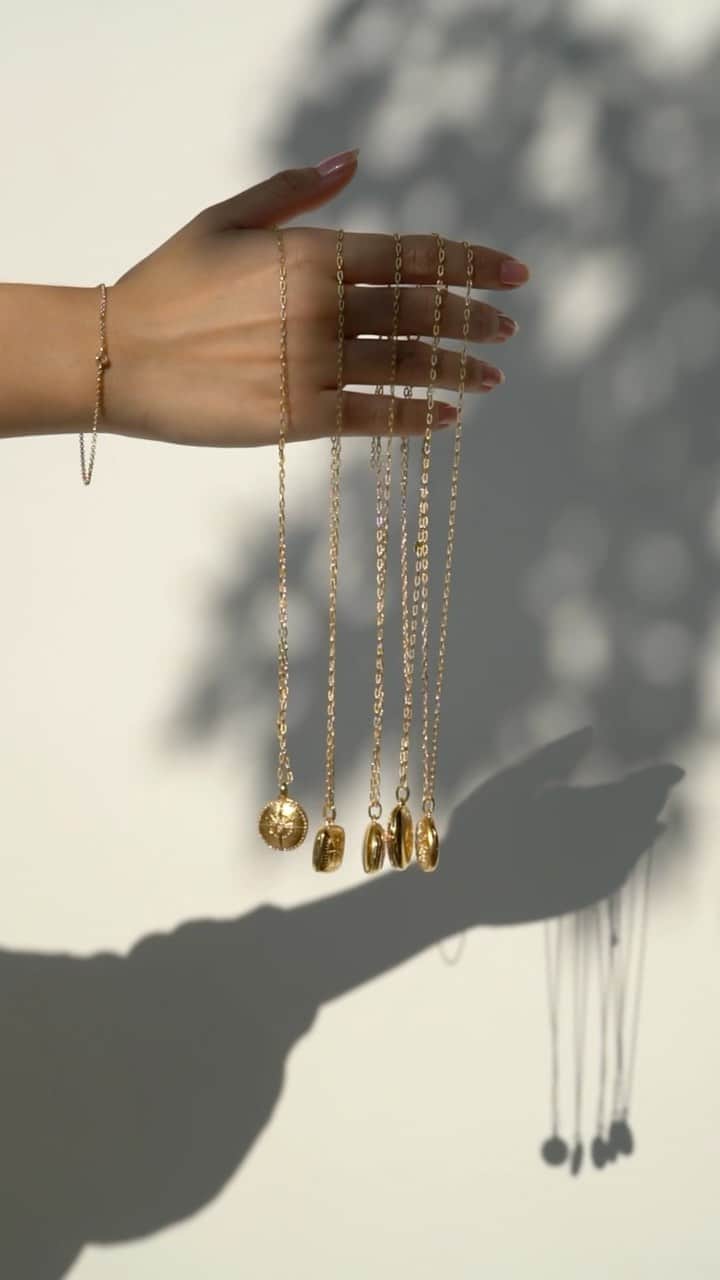 ダウアー&ホールのインスタグラム：「Falling for our new range of handcrafted lockets ✨ tap to add a personal touch to your jewellery collection」