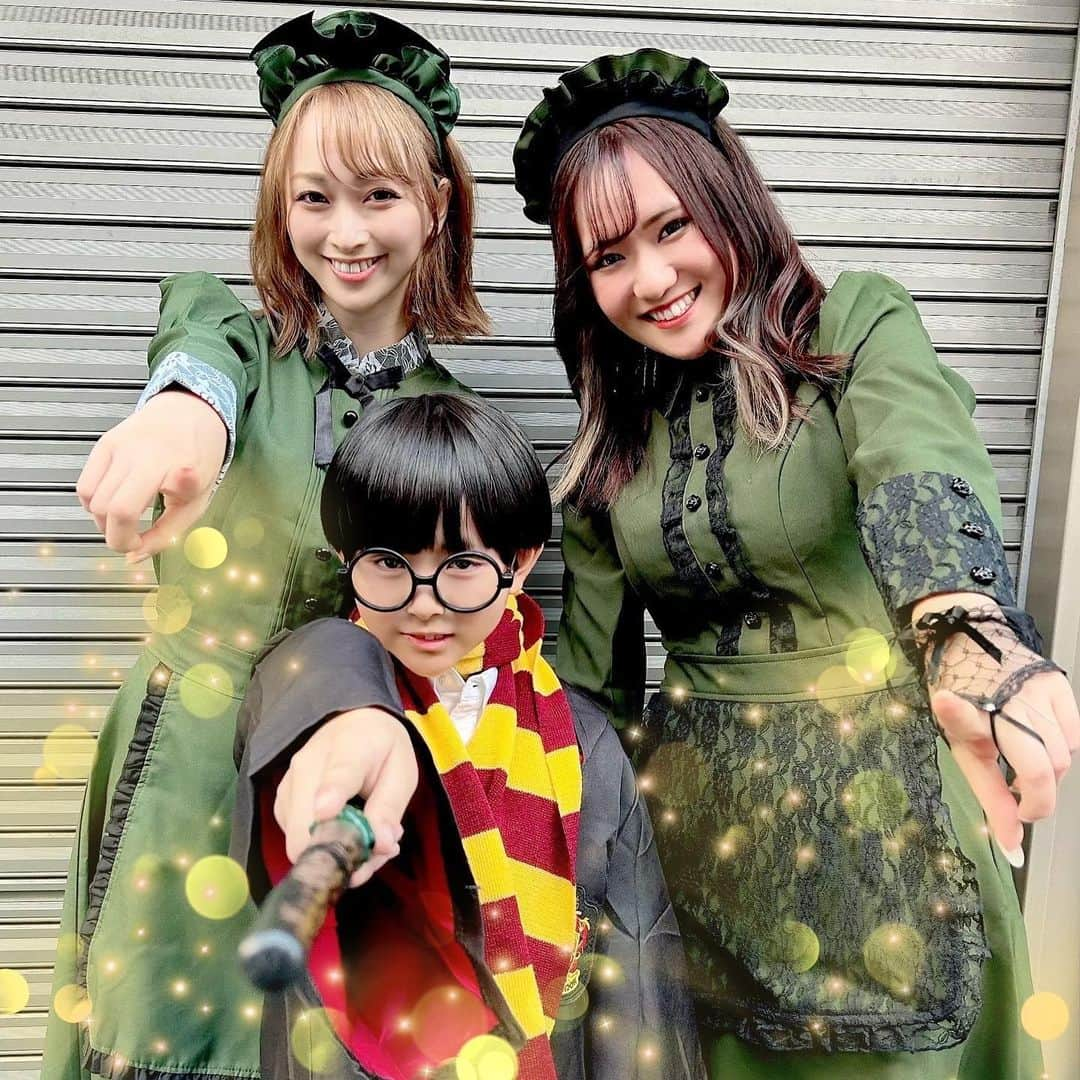 白井美帆さんのインスタグラム写真 - (白井美帆Instagram)「#ハッピーハロウィン ようやく当日ですね🎃 みんなと撮った写真を🤳 全員じゃなくてごめんなさい🙇‍♀️  #ハロウィン🎃#ハロウィン#ハロウィンコスプレ  #子役事務所の楽しみ方」10月31日 8時00分 - shirai_miho77