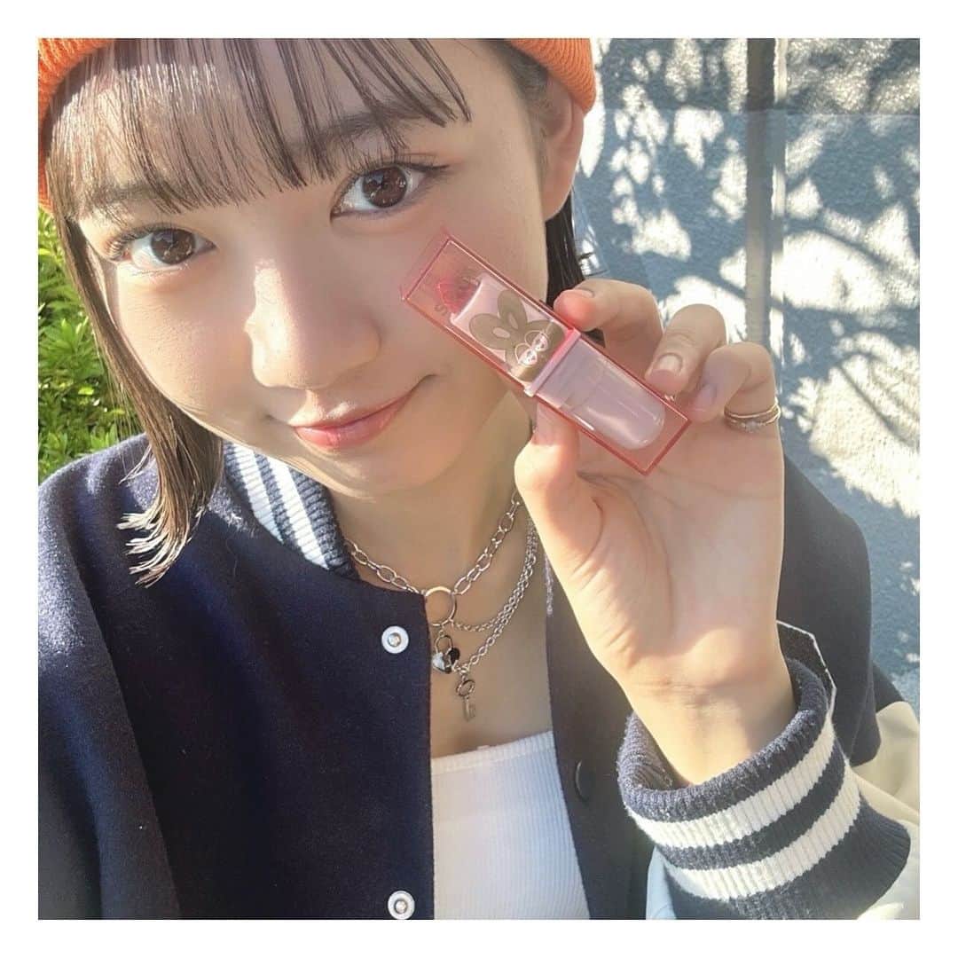 近藤結良のインスタグラム：「🎀🤍 ニコラ12月号の付録は… 🐰SONAうるうるリップバーム🩷 * * 1度塗りならスクールメイク!!重ね塗りならお出かけの日!!毎日使えるリップだよ~ これだけでぷるぷるになるのがほんとに最高👍🏻 * * #PR #ニコラ #nicola #ニコモ #ニコラ12月号 #sona #ソナ #ソナコ #近藤結良 #ゆらふぉとぐらむ」