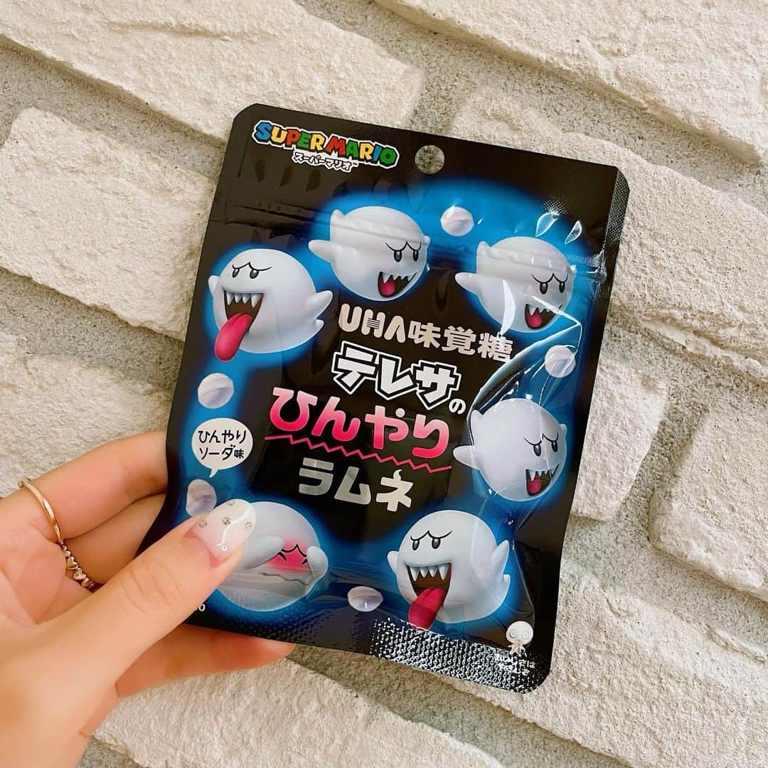 渕上舞のインスタグラム：「レコーディング前にコンビニ寄ったら、推しのお菓子見つけてテンション上がった👻💕💕  #テレサ  #テレサのひんやりラムネ #uha味覚糖」