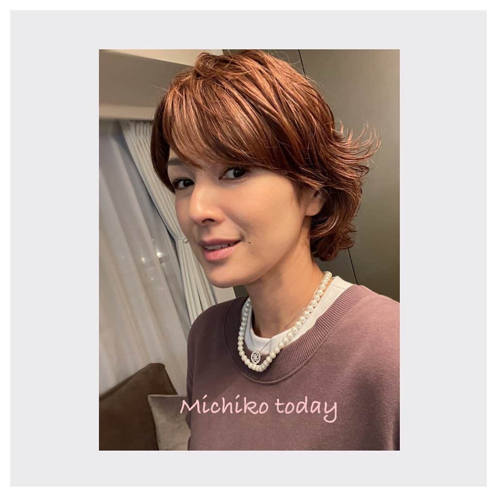 のインスタグラム：「福岡の方と打ち合わせにて、頂いたシャンパン🍾 岩田屋懐かしい〜 すっかりお酒のイメージ定着🤣」