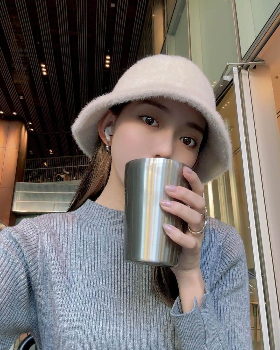 野島樺乃のインスタグラム：「#ノジマノシフク  . . . . 帽子ひとつでコーデが華やかになる☕️ iPhone15の画質はどうでしょうか...？ . . . . まつ毛はいつも  @mm__minami さんに🐱♡ #まつパ  #アイラッシュデザイン」