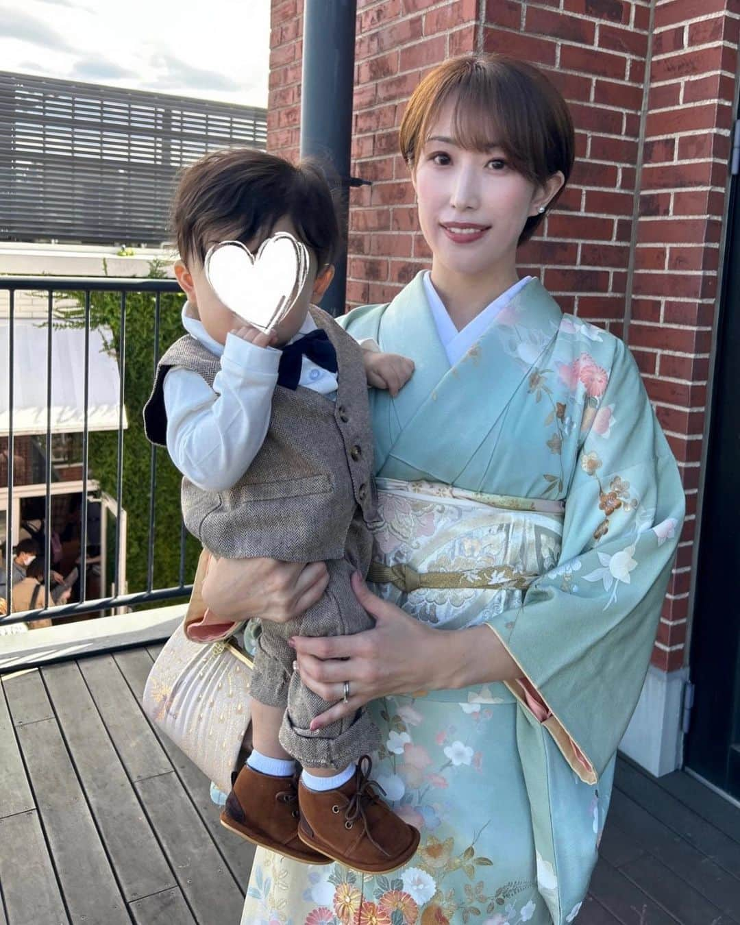 近藤夏奈のインスタグラム：「⁡ ⁡ 結婚式お呼ばれで横浜へ💍 . ⁡ 玲生もお洒落して、一緒に出席させてもらったよ〜👶🏻 着物は、母のものを👘🤝 ⁡ . ⁡ 素敵な結婚式でした💐🥹❣️ . . ⁡」