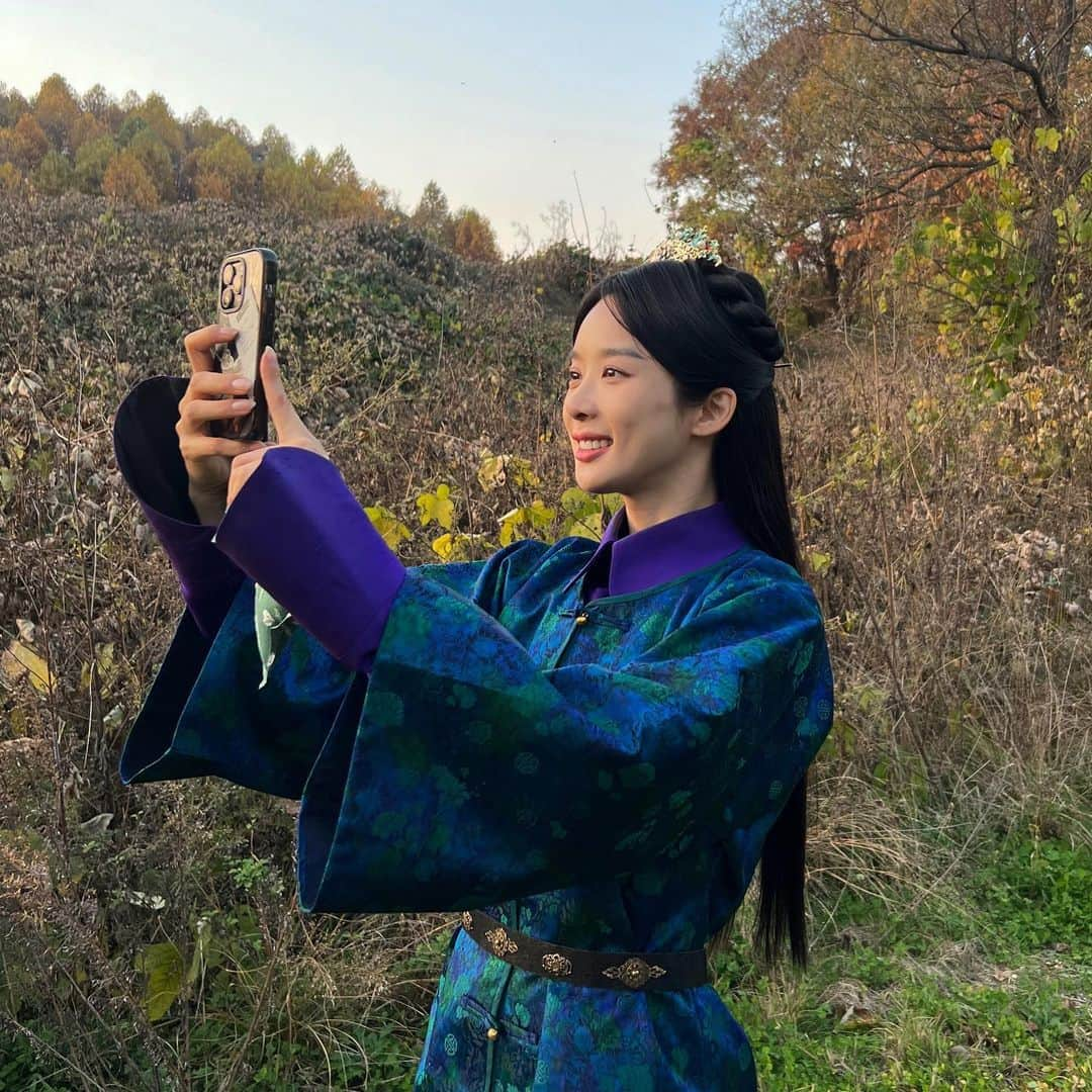 イ・チョンアのインスタグラム：「날이 곱군 🍁🍂🧡」