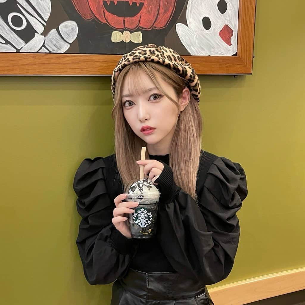 しゅがーさんのインスタグラム写真 - (しゅがーInstagram)「ハロウィンスタバ飲んだ🎃⚡️ 美味しかったぜ！  #ハロウィン #スタバ」10月30日 18時54分 - syugasyuga14