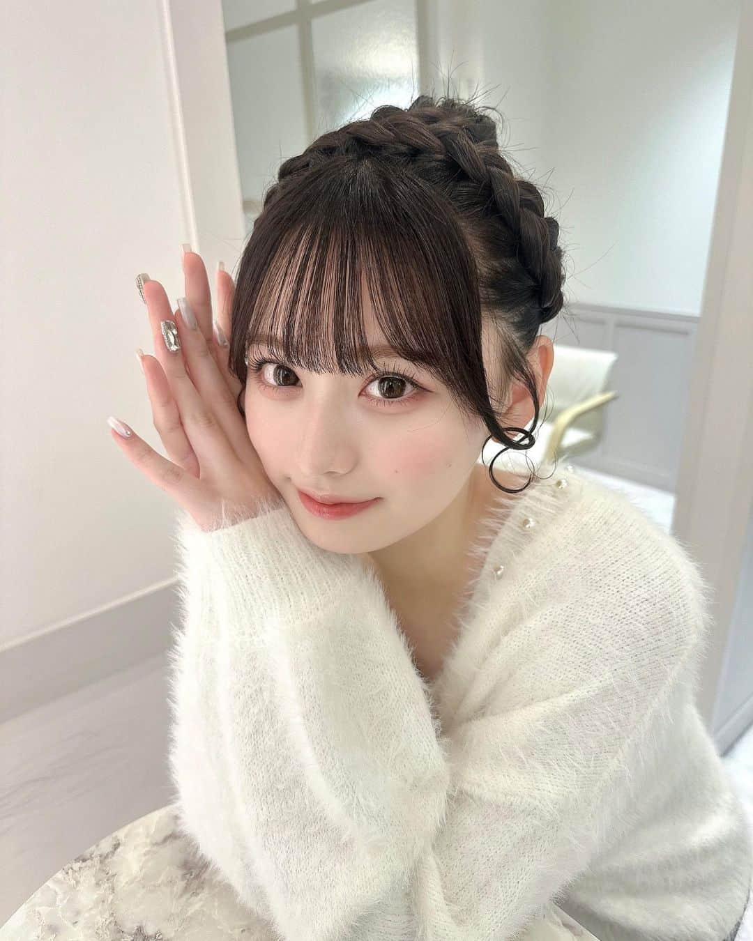 立花琴未のインスタグラム：「⁡ ⁡ #お団子アレンジ 🍡 ⁡ 冬は沢山お団子したいな⛄️❄️ ⁡ #ヘアアレンジ #お団子 #お団子ヘア #アレンジ #hairarrange #ootd #grl購入品 #grl #grlコーデ #ニットコーデ #데일리룩 #오오티디」