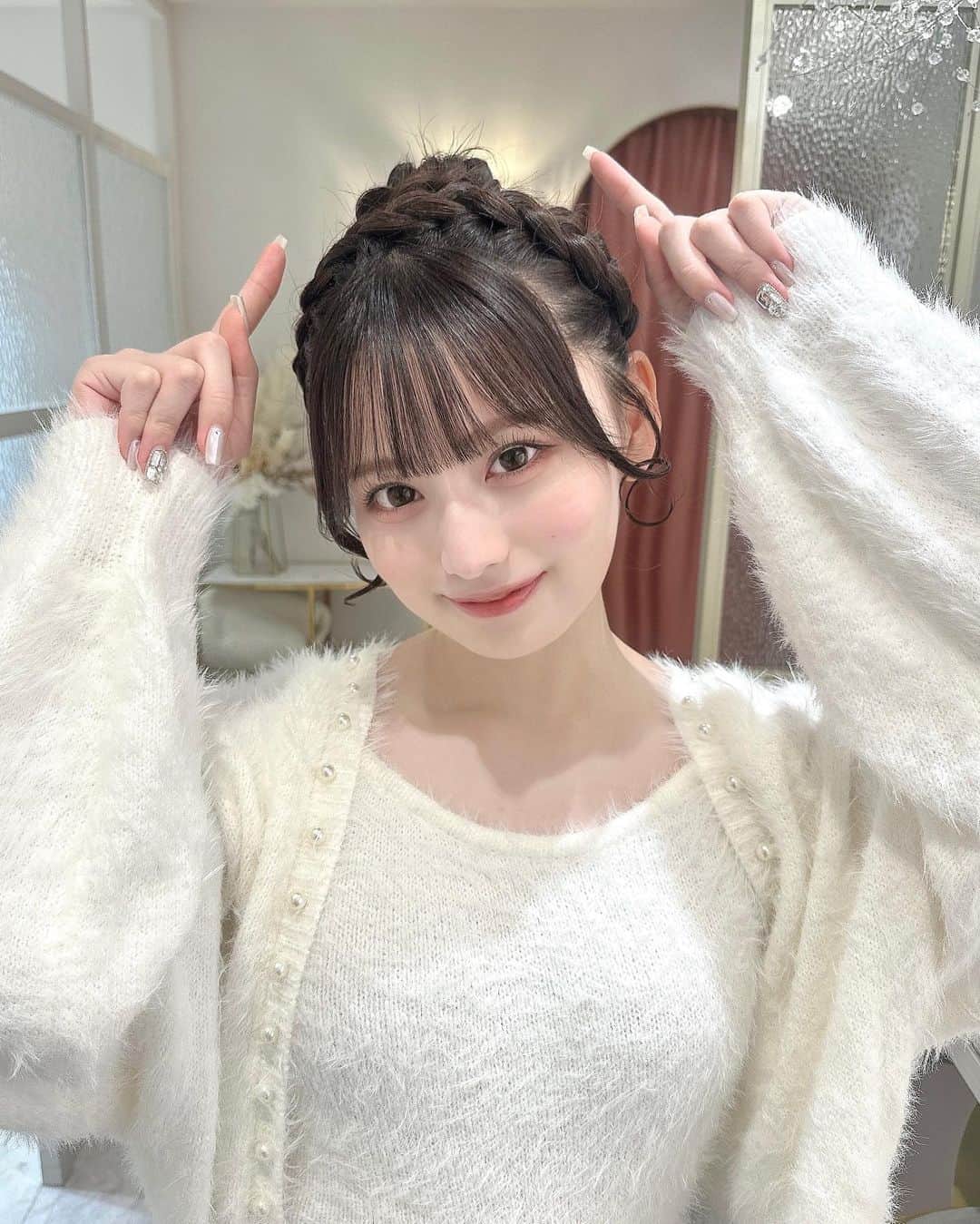 立花琴未さんのインスタグラム写真 - (立花琴未Instagram)「⁡ ⁡ #お団子アレンジ 🍡 ⁡ 冬は沢山お団子したいな⛄️❄️ ⁡ #ヘアアレンジ #お団子 #お団子ヘア #アレンジ #hairarrange #ootd #grl購入品 #grl #grlコーデ #ニットコーデ #데일리룩 #오오티디」10月30日 19時07分 - kotomi_5chan