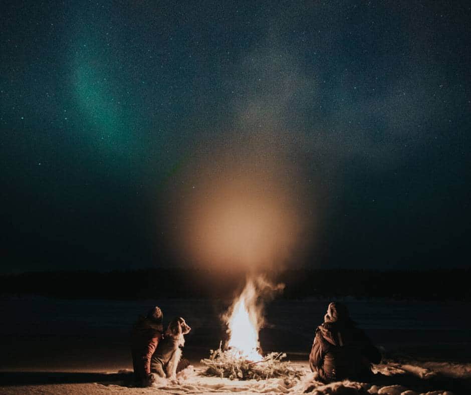 フィンランド政府観光局さんのインスタグラム写真 - (フィンランド政府観光局Instagram)「アクティビティをしながらオーロラを見るのも楽しいものです。オーロラの下でやってみたいアクティビティはありますか？  🦌トナカイサファリやハスキーサハリ。北に住む動物たちと触れ合いの時間も楽しいものです。  🌊 アイスフローティング。０℃の水に浮かびながらリラックス。（ネオプレンスーツを着るので寒くありません。）  🚵‍♀️マウンテンバイク。冒険心が満たされるアクティビティ。   🥾スノーシュー。ありのまま大自然の中で雪の中を歩きながら、心のやすらぎを感じましょう。  🏍️スノーモービル。電動スノーモービルに乗って大自然のトレイルを楽しみましょう。  🍽️夜空の下でディナー。満点の星空の下で楽しむディナーも素敵です。  🧖‍♂️ 移動式サウナ。薪ストーブ式の移動式サウナで温まりましょう。  📸 : Antti Pietikäinen, Roll Outdoors, Markus Kiili, Marjaana Tasala, Antti Pietikäinen, Julia Kivelä  #VisitFinland #northernLights #explorethearctic #AuroraBorealis #visitfinlandjp #finland #北欧旅行 #travelgram #フィンランド #フィンランド政府観光局 #北欧 #travel #instatravel #travel #travelgram #travelling #traveler #旅したくなるフォト #旅行 #旅 #海外旅行 #travelphotography #旅行大好き #旅行好き #旅スタグラム #旅好き #ヨーロッパ旅行 #旅に出たい #トラベル #オーロラ」10月30日 19時00分 - visitfinlandjapan