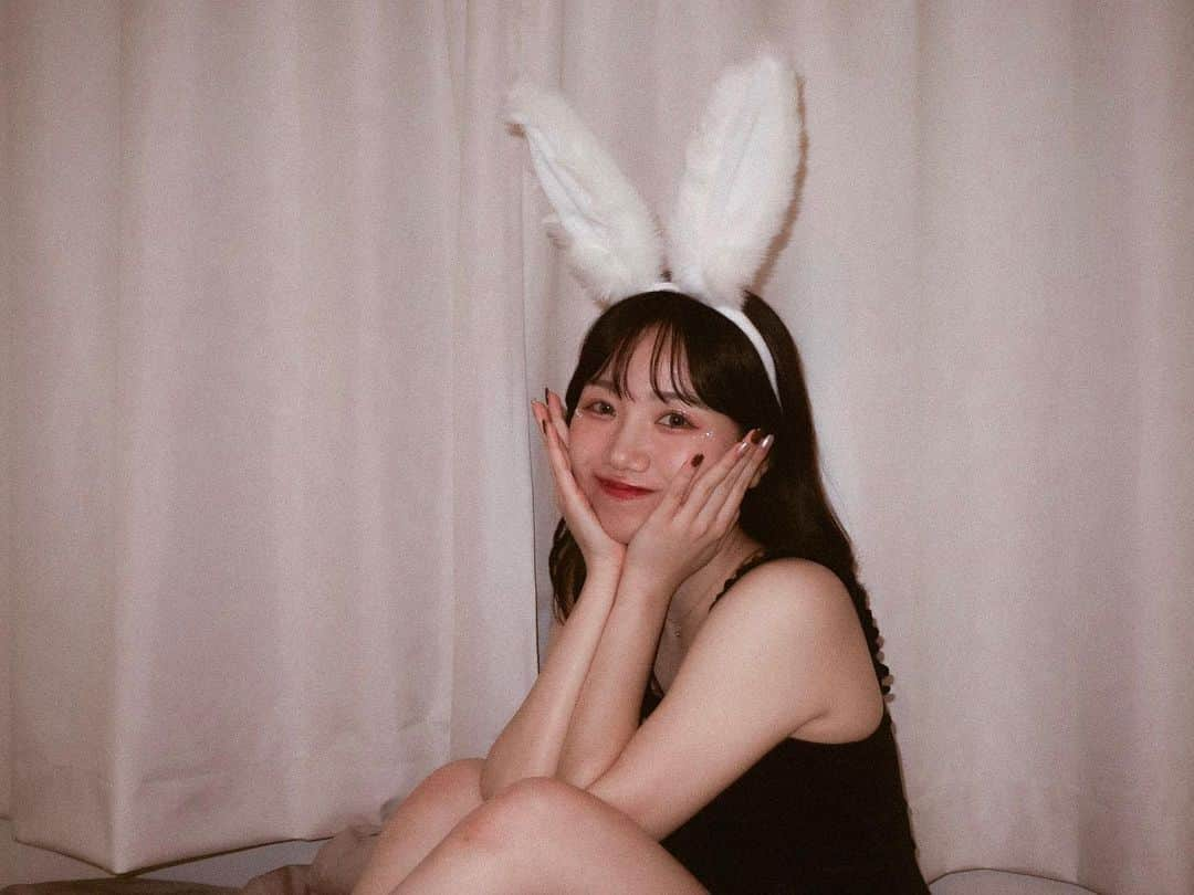 UNAさんのインスタグラム写真 - (UNAInstagram)「セルフ作品撮り🐰💕  camera @unafilm.02   #halloween  #selfie  #rabbit  #fyp #olympuspenep7」10月30日 19時01分 - 0314una