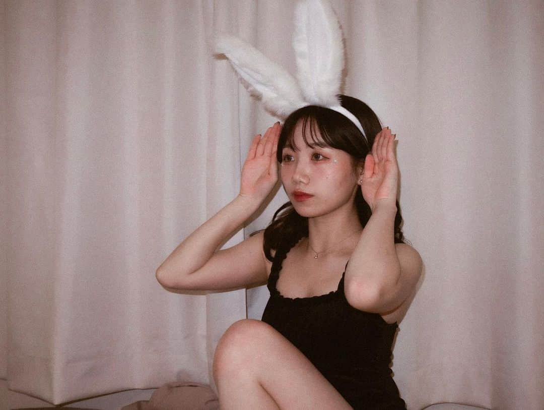 UNAさんのインスタグラム写真 - (UNAInstagram)「セルフ作品撮り🐰💕  camera @unafilm.02   #halloween  #selfie  #rabbit  #fyp #olympuspenep7」10月30日 19時01分 - 0314una