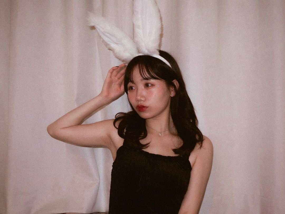 UNAのインスタグラム：「セルフ作品撮り🐰💕  camera @unafilm.02   #halloween  #selfie  #rabbit  #fyp #olympuspenep7」