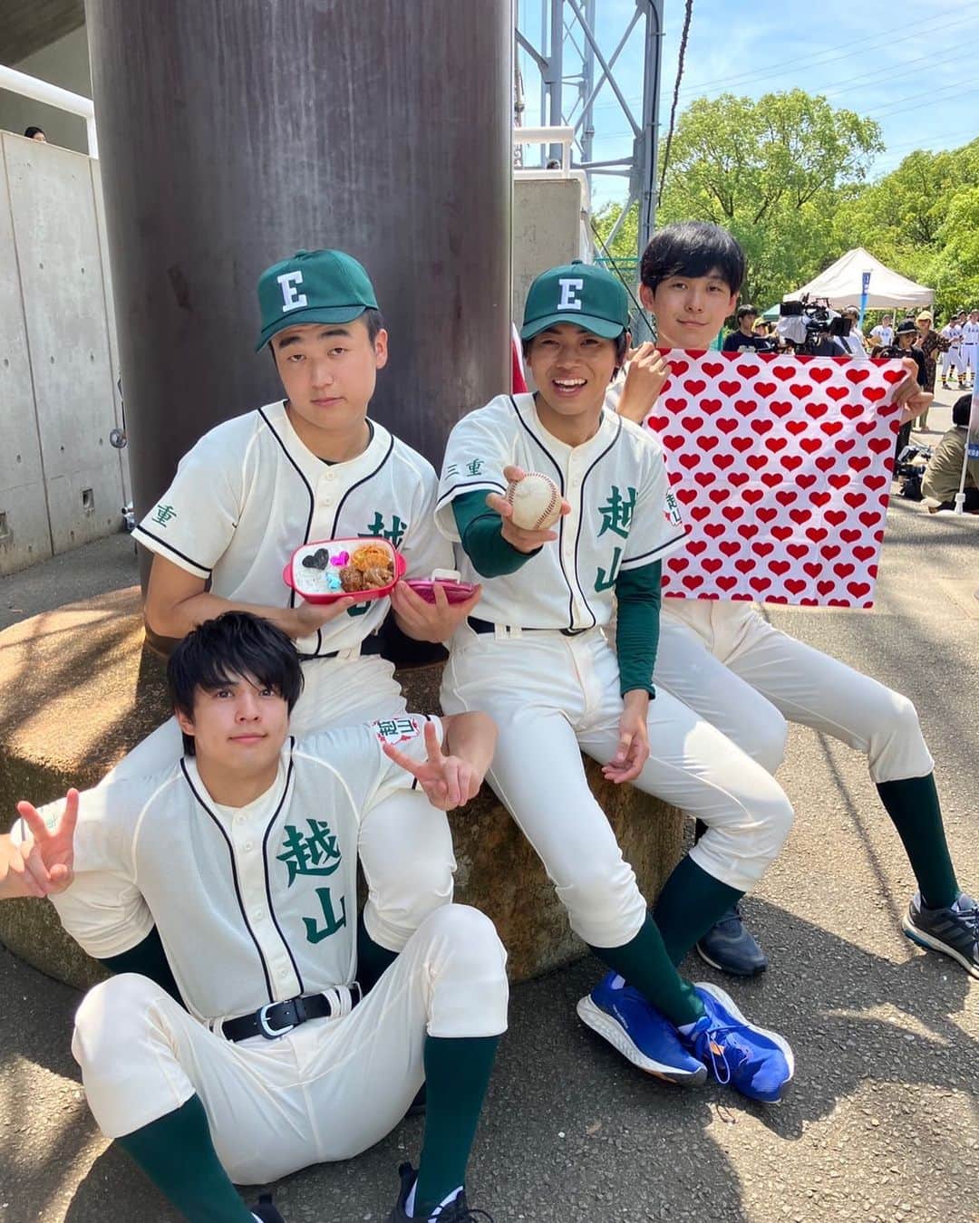 下剋上球児のインスタグラム：「🍱  甲子園予選開会式直前までドタバタザン高野球部😣💥 あれ、藤本の持ってる弁当…  #下剋上球児 第1話〜第3話は #TVer #UNEXTparaviコーナー で配信中  #tbs #日曜劇場 #下剋上球児 #甲子園予選 #ザン高野球部 #11月5日よる9時第4話放送💥」