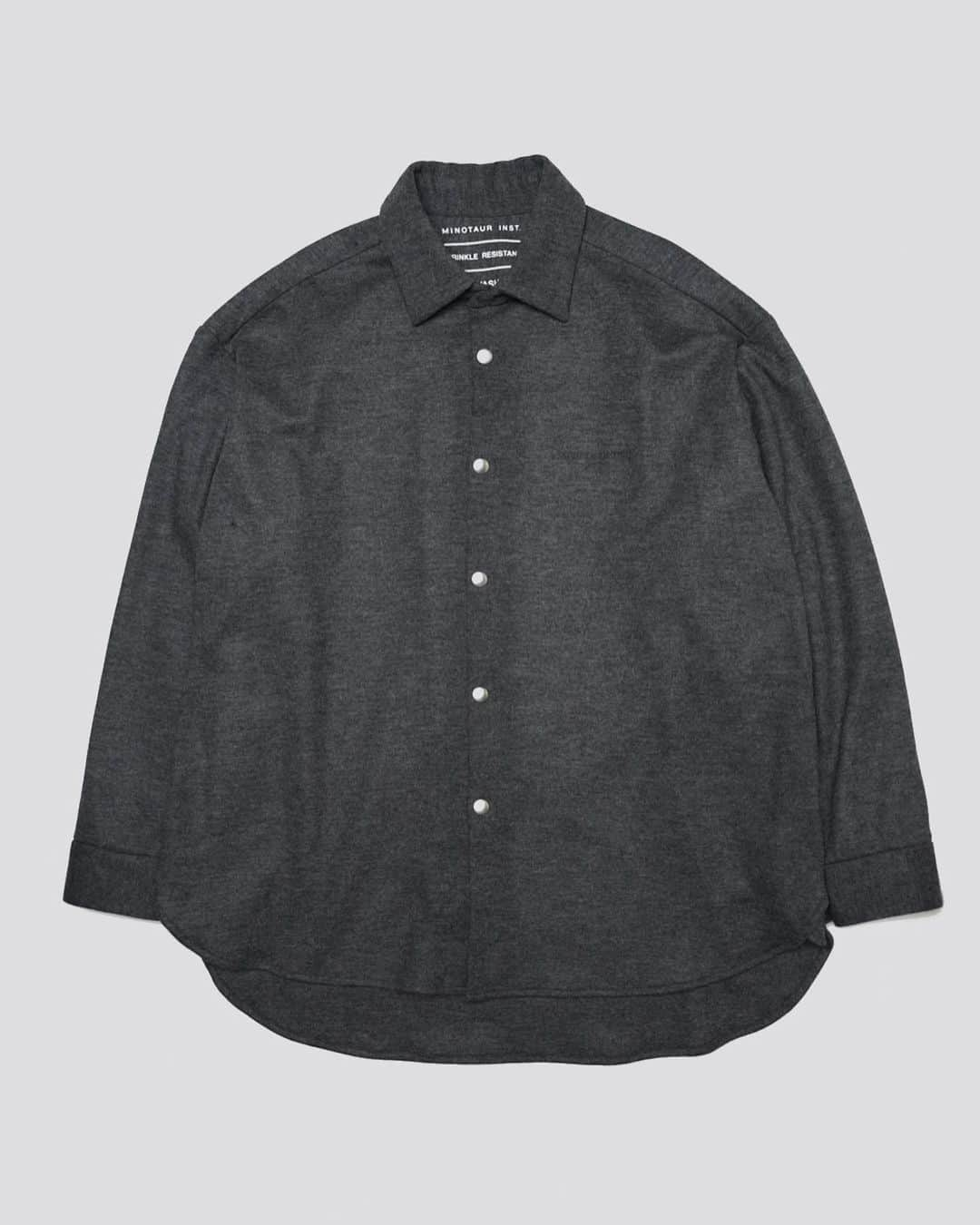 ミノトールのインスタグラム：「TECH WOOL OS SHIRTS  FUNCTION : HAND WASHABLE STRETCH WRINKLE RESISTANT  現代生活で快適な素材、パーツ、ディティールによってアップデートしたテクニカルオーバーサイズ シャツジャケット。 サイド切り替え位置にハンドポケット、 極力ステッチが見えないミニマル仕様。 ウール特有の柔らかいタッチは上品な雰囲気でありながら、ハンドウォッシャブル可能なユーティ リティスムース素材。 同素材アイテムとのセットアップ可能。  A technical oversized shirt jacket updated with materials, parts, and details that are comfortable for modern life. Hand pocket at side switching position, Minimal design with minimal visible stitching. The soft touch unique to wool gives it an elegant feel, while the smooth material is hand washable. Can be set up with items made of the same material.  Set up series : TECH WOOL HAPPI TECH WOOL 2T SLACKS  #minotaur_inst #minotaurinst #minotaur #ミノトールインスト #ミノトール #functional #comfortable #miyashitapark #tech #techwear #テック #relaxsmart #リラックススマート #relaxsmartwear #リラックススマートウェア #techwool #handwashablewool #madeinjapan #setup」