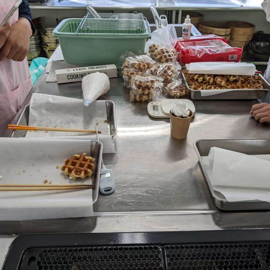 福岡女子短期大学さんのインスタグラム写真 - (福岡女子短期大学Instagram)「第57回風早祭の様子をお届け❗⁡ ⁡⁡ ⁡皆さんが食べていた模擬店(飲食)の商品は、学生が調理をして皆さんに提供していました🍳⁡ ⁡対面開催は私達も初めてで、上手くいかないところも多々ありましたが、そこは来年もっとパワーアップ出来るように、生かしたいと思います💪🏻❤️‍🔥⁡ ⁡⁡ ⁡ご来場いただいた皆さま、ありがとうございました😊⁡ ⁡⁡ ⁡ #福岡女子短期大学 ⁡ ⁡ #第57回風早祭 ⁡ ⁡ #学園祭 ⁡ ⁡ #学園祭実行委員会」10月30日 19時15分 - fukuoka_wjc