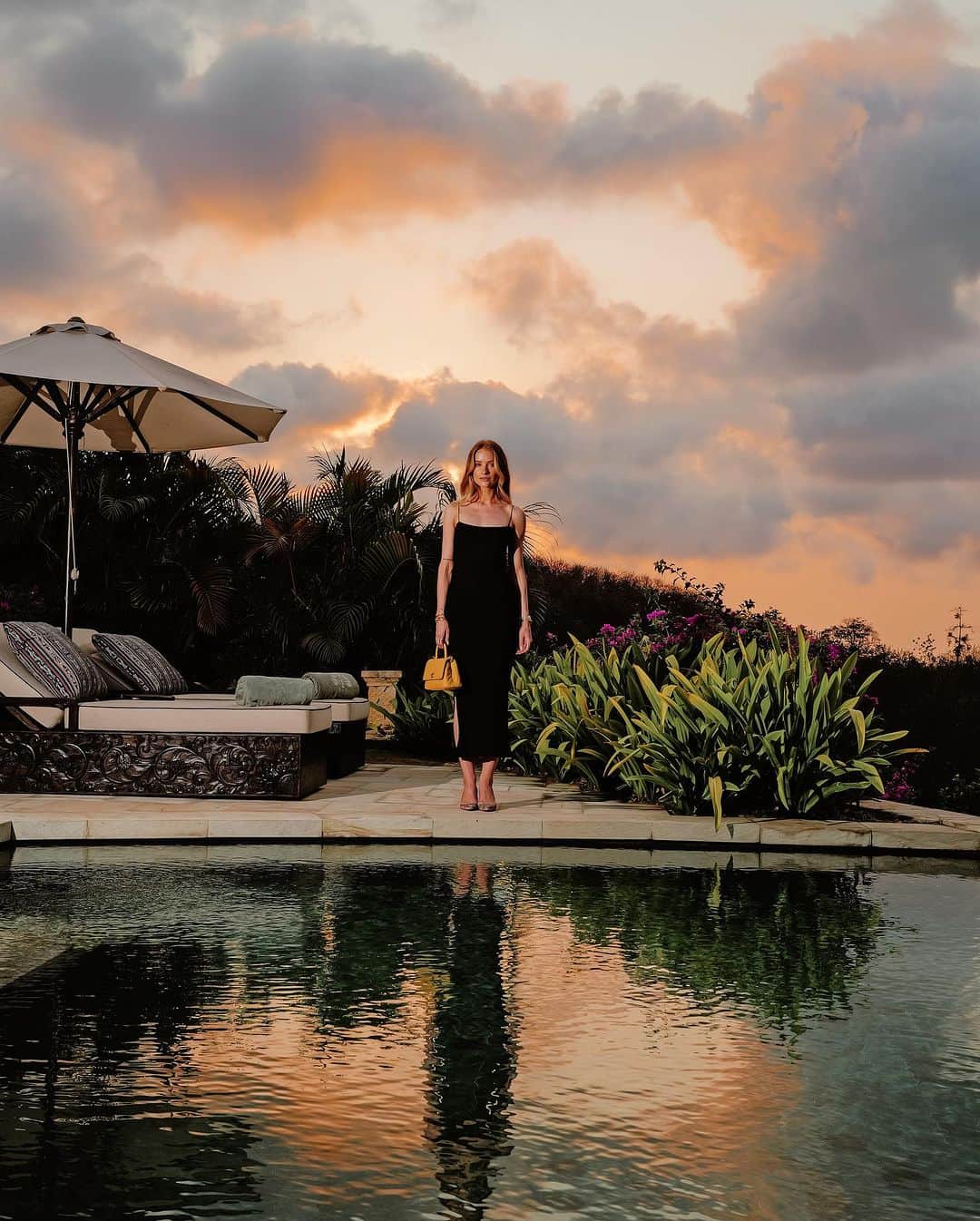 のインスタグラム：「Honeymoon diary. Swipe for the supermodel at the end 😍 Fourth stop of the 🍯🌙 and we chose a pool villa overlooking the Bali Ocean. We needed a day to just do absolutely nothing, so we drank pina coladas by the pool, napped in the pool cabana and ate at a secret cave for dinner just the two of us. This trip has been beyond our expectations. I always heard that people really treat you when they know it’s your honeymoon, but wow I never expected so much love and happiness from every single person we’ve met. Genuinely every hotel we’ve visited on this trip has been 10/10, primarily due to the staff being the friendliest people we’ve ever met 🥹 📍 @raffles_bali」