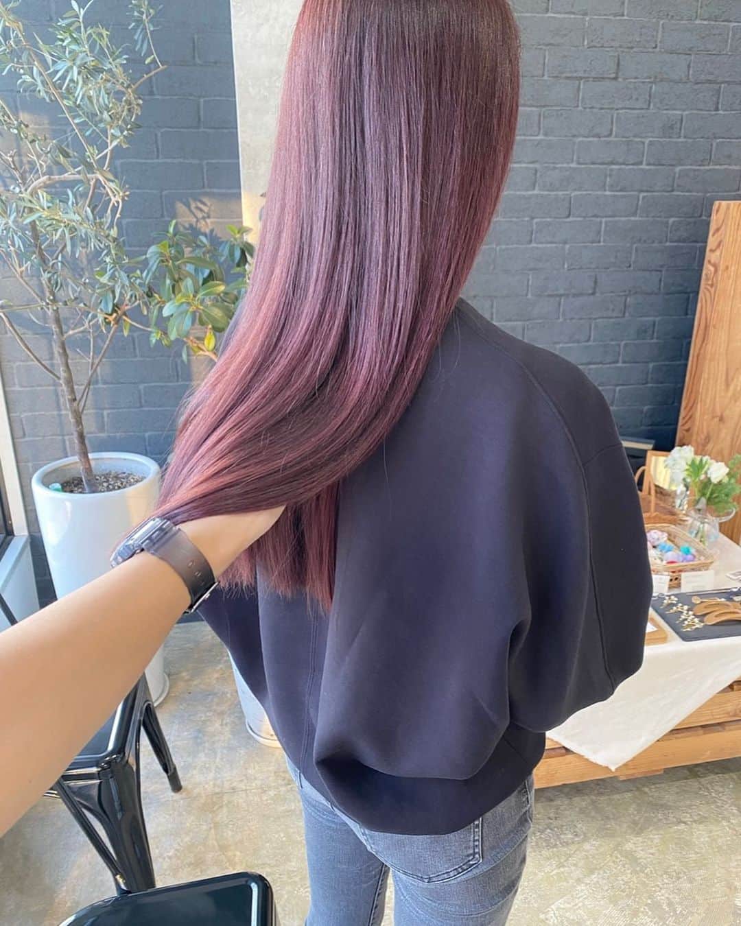 Akinori Shimizuさんのインスタグラム写真 - (Akinori ShimizuInstagram)「2do-color.  透明感グレープカラー🍇  イルミナカラー＋プレミアムトリートメント ¥14,850〜 (ご新規指名の方は指名料＋¥2,750)  2do(ニド)  〒433-8123  静岡県浜松市中区幸4丁目18-19 1F TEL 053-522-8056 定休日 毎週月曜日、第3日曜日 営業時間  平日 10:00〜19:00 　　　　(カット最終受付18:00)  土日祝 9:00〜18:00 　　　　(カット最終受付17:00) 駐車場 6台あり  #浜松カラー #浜松ヘアサロン #浜松美容室 #浜松ヘアアレンジ #2do」10月30日 19時16分 - akinorihair