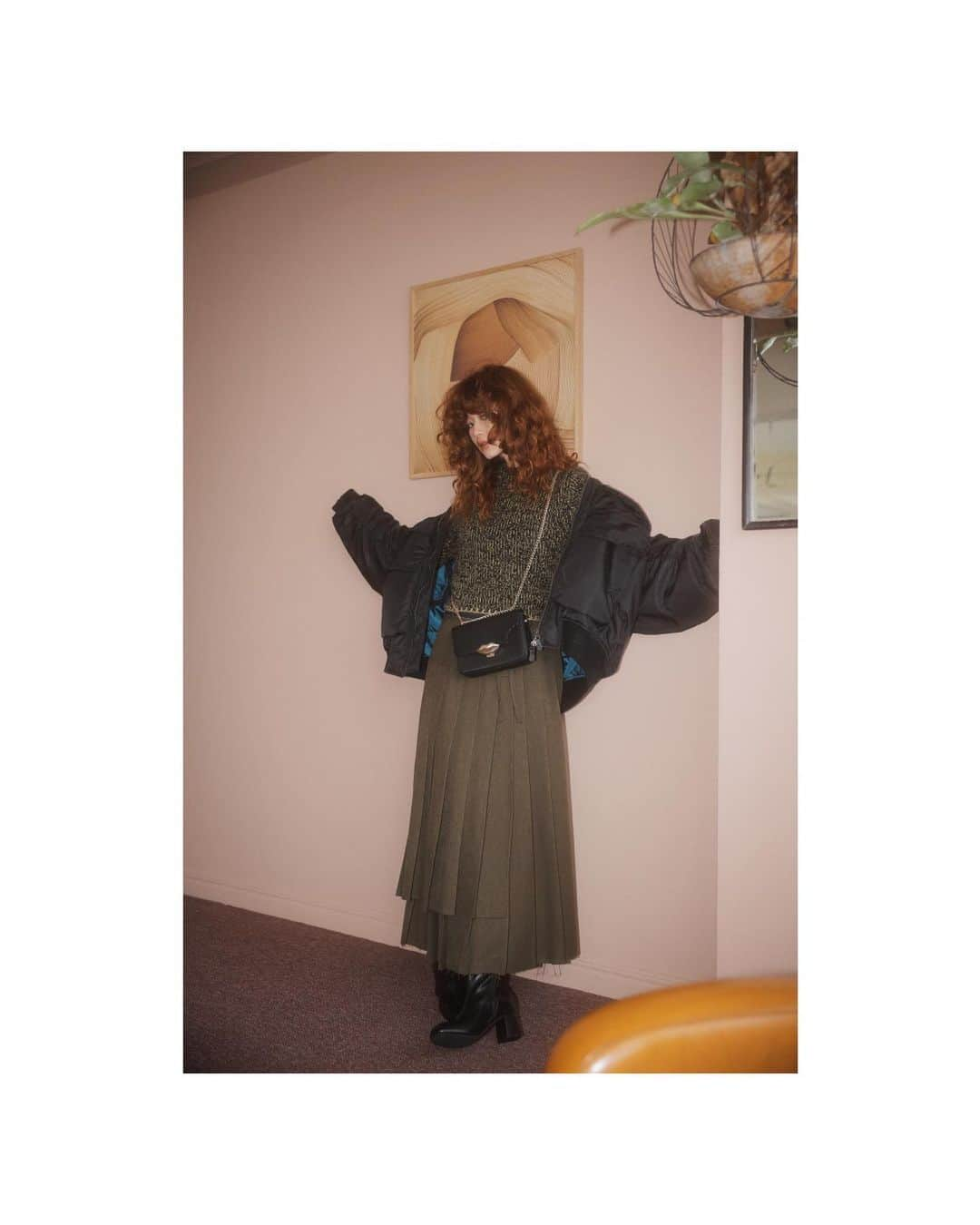 SHEL’TTERさんのインスタグラム写真 - (SHEL’TTERInstagram)「ㅤㅤㅤㅤㅤㅤㅤㅤㅤㅤㅤㅤㅤ SHEL'TTER 2023 WINTER COMFY CHIC~自分らしさ~  NOVEMBER LOOK 「URBAN CLASSIC」 アウトドア・レトロスポーツ要素のアイテムやオーセンティックなアイテムをクラシカルにアレンジ。カラフルな色使いでオーセンティックをアップデート。 ━━━━━━━━━━━━━  ■DAMAGE 2WAY OVER MA-1 (SLY) ※11月中旬発売予定 ■NEPYARN KNIT TOP (MOUSSY) ※11月上旬発売予定 ■CUT OFF PLEATS L/SK (SLY) ※11月中旬発売予定 ■VENUS BITE (SHEL'TTER SELECT) ※11月下旬発売予定 ¥26,400(tax in) ■OBLIQUE TOE BOOTS (SHEL'TTER SELECT) ¥11,800(tax in)ㅤ  現在店舗では冬の新作が続々入荷中。 ※店舗により取り扱いアイテムや在庫が異なります。お近くのSHEL'TTER店舗までお問い合わせ下さいませ。 ━━━━━━━━━━━━━ #SHELTTER #SHELTTERSELECT #SLY #MOUSSY #TheSHELTTERTOKYO」10月30日 19時08分 - sheltter_official