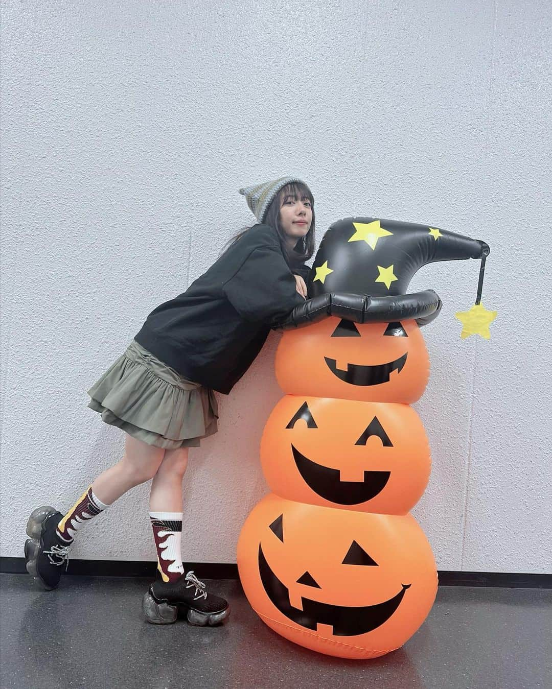 真山りかさんのインスタグラム写真 - (真山りかInstagram)「. ⁡ そろそろだね〜🎃🐱 ⁡ #ハロウィン #まやまにあ ⁡ .」10月30日 19時10分 - ma_yama_official