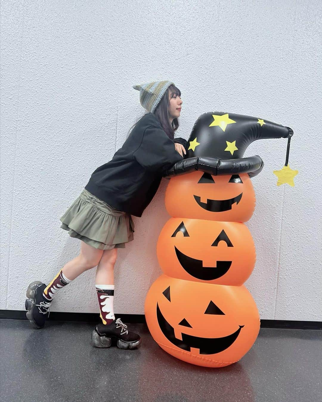 真山りかさんのインスタグラム写真 - (真山りかInstagram)「. ⁡ そろそろだね〜🎃🐱 ⁡ #ハロウィン #まやまにあ ⁡ .」10月30日 19時10分 - ma_yama_official