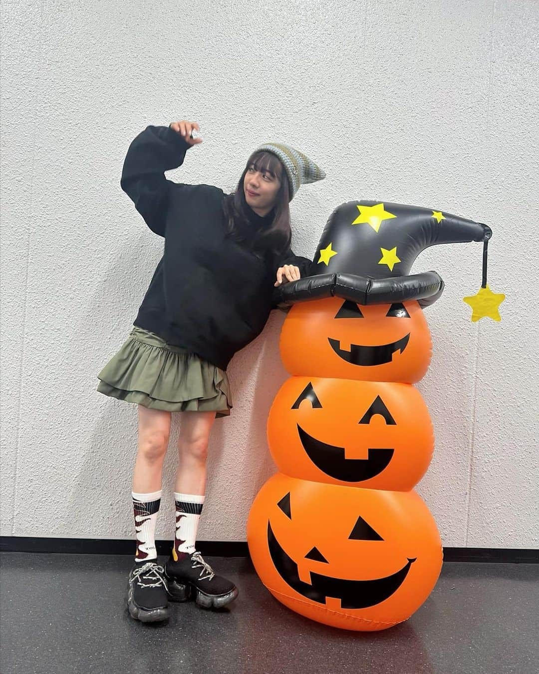 真山りかさんのインスタグラム写真 - (真山りかInstagram)「. ⁡ そろそろだね〜🎃🐱 ⁡ #ハロウィン #まやまにあ ⁡ .」10月30日 19時10分 - ma_yama_official