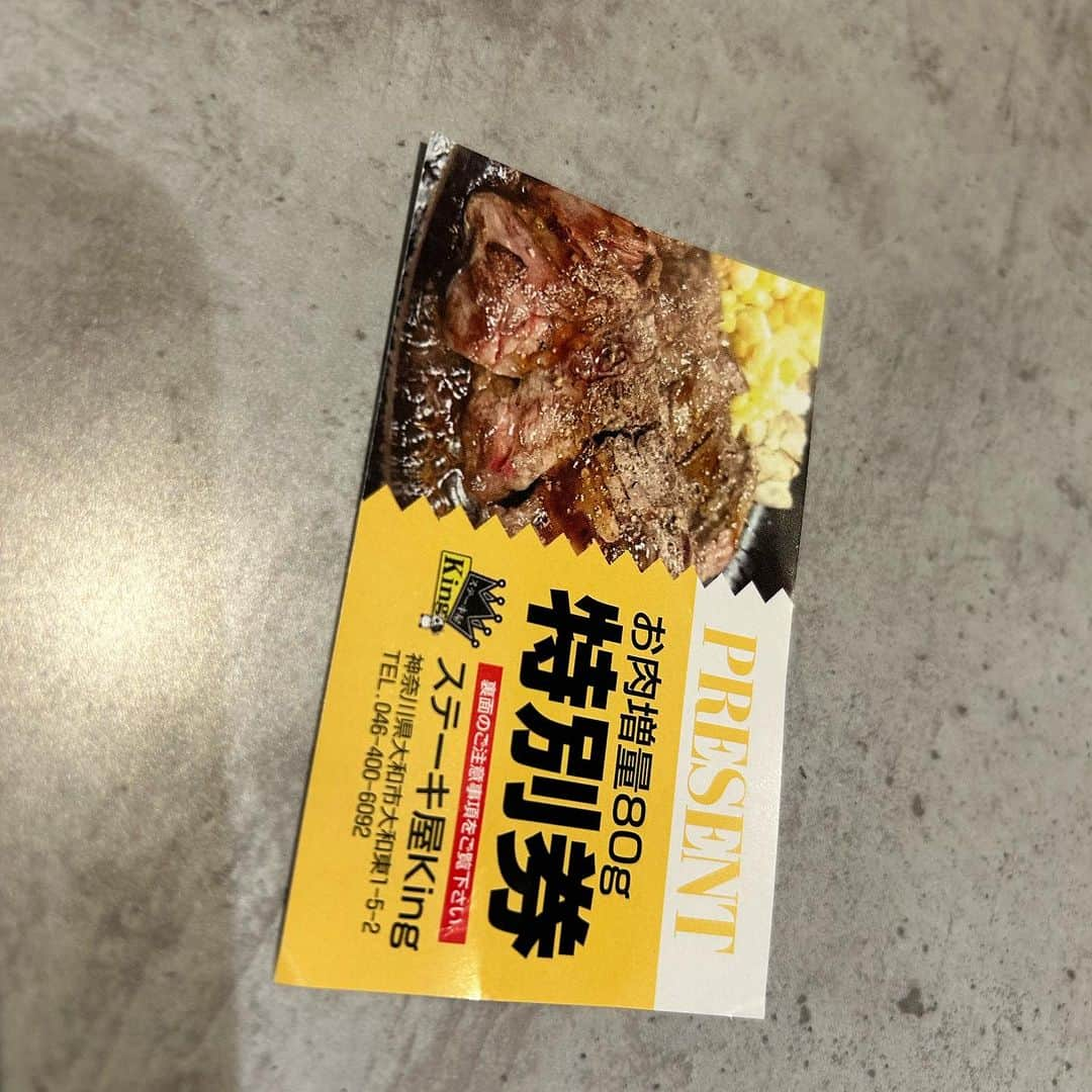 世手子さんのインスタグラム写真 - (世手子Instagram)「#PR  take out steak🥩🍱 Very popular with children(^^) Use a meat coupon🎫 @steakya_king #ステーキ屋king #肉の日 #大和 #駅チカ #大和グルメ #テイクアウトお弁当 してきたよ（＾ν＾） #大和ランチ お肉たっぷり（＾ω＾） お子様もハンバーグ大好き(*≧∀≦*) 私の投稿を見た方は 29の日にしかもらえないお肉増量クーポン券プレゼント🎁 是非お店のスタッフさんに声をかけてね(*^o^*)」10月30日 19時24分 - rojide