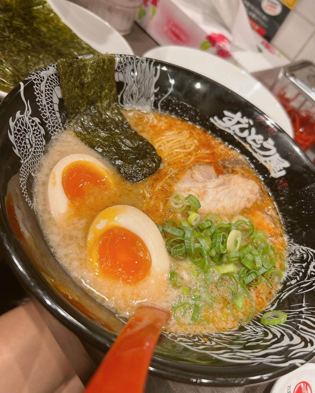 まゆさんのインスタグラム写真 - (まゆInstagram)「食べに食べまくってた 『ずんどう屋』🏮  関西には60店舗以上 あるのに お江戸には1店舗しかない現実😔  阪神優勝の日に訪問したら 阪神ファンの人が集う店みたいになってた🐯♡ #阪神優勝  #私の名前は  #阪神真弓 から #どうでもいい情報をお届け」10月30日 19時24分 - mayumixx119