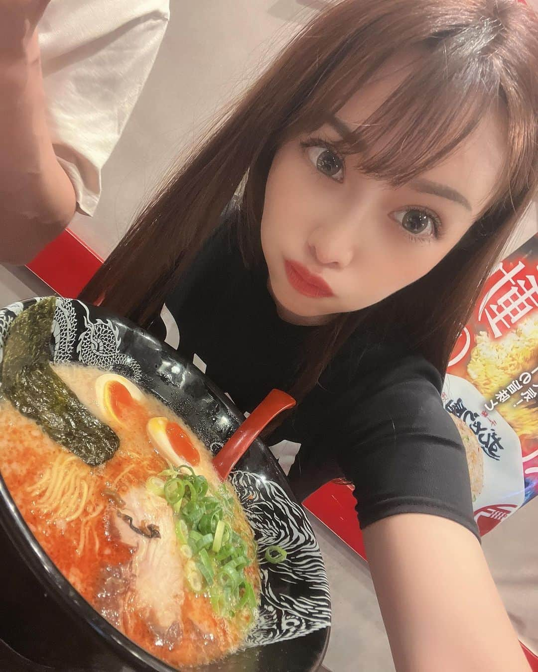 まゆのインスタグラム：「食べに食べまくってた 『ずんどう屋』🏮  関西には60店舗以上 あるのに お江戸には1店舗しかない現実😔  阪神優勝の日に訪問したら 阪神ファンの人が集う店みたいになってた🐯♡ #阪神優勝  #私の名前は  #阪神真弓 から #どうでもいい情報をお届け」