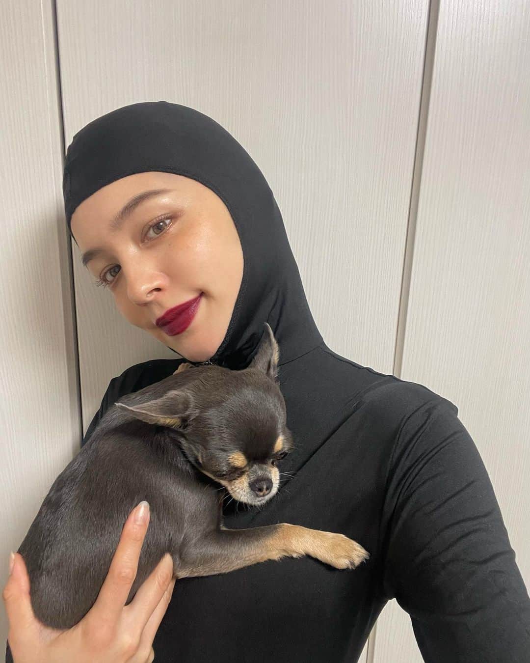 ステファニーさんのインスタグラム写真 - (ステファニーInstagram)「🌚🌚🌚 ストーリーズの正解は、"全身タイツ"でした。  久々のハロウィンは、全身タイツ二人組でもつ焼きを食べるという、可愛さとは無縁のハロウィンでした…笑 もう一人の友達は苦笑い♡ シンプルイズザベストってことで、いいよね？  みんなは何したのかな？？  #love #halloween #ハロウィン #全身コーデ #シンプルコーデ #笑 #全力で嫌がるブリ #体張る系 #体育会系 #ちゅ可愛くてごめん」10月30日 19時17分 - steph_0928_
