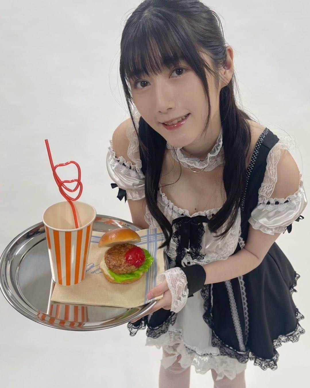 やのかえでのインスタグラム：「告知✨  10/27発売の ヤングアニマル21号の懸賞ページに 村雨芙美掲載していただいております！  初バイトがメイド喫茶だった村雨には嬉しい衣装でした💓  ぜひ誌面で見て欲しい！ 買ったよ報告もお待ちしてます 、 、 、 #ヤングアニマル #happy #cute #粉我 #swimwear #むちむち #色白 #水着 #swimsuit #自撮り #自撮り女子 #グラビア #girl #gravure #gravureidol #自撮り女子部 #アイドル #グラドル #水着女子 #gravuremodel #セクシー #水着姿 #cosplaygirl #follow #撮影会 #sexy #japanesegirl #撮影 #cosplayer #ヤングアニマルグラビア」