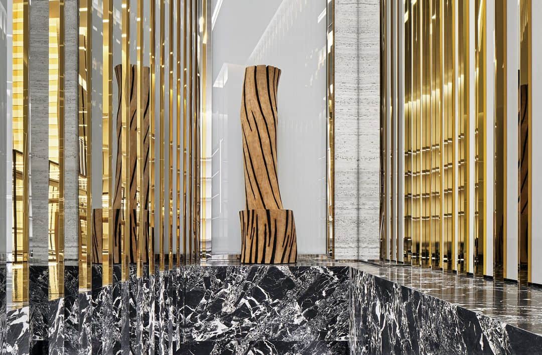 Celineのインスタグラム：「CELINE KOBE DAIMARU 650-0037 HYOGO KOBE CHUO-KU AKASHIMACHI 31-1  KOBE DAIMARU BLOCK 31  WOMEN'S COLLECTION CELINE HAUTE PARFUMERIE  CELINE ART PROJECT DAVID NASH  STORE AND FURNITURE DESIGNED BY @HEDISLIMANE NOW OPEN  #CELINEBYHEDISLIMANE」