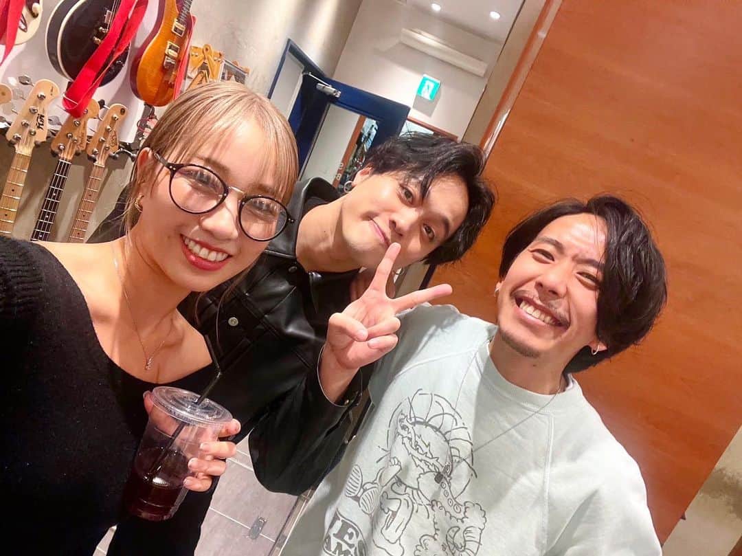 吉田広大さんのインスタグラム写真 - (吉田広大Instagram)「久しぶりに2人に会って 初めてこの3人(@hight_rax )(@xiahmin16 )とワシ！！ で歌った！！！楽しかったー！！🔥🔥  また歌う約束したので楽しみにしててください☺️！」10月30日 19時19分 - yoshidakodai