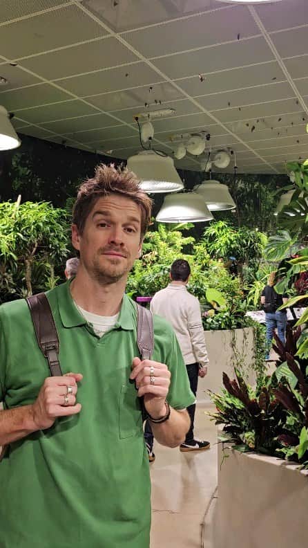 ファーン・コットンのインスタグラム：「Happy birthday @jessejameswood aka Jeff.  We love you and will spend all day celebrating you and how magical you are. ❤️❤️❤️❤️🎂🎂🎂🎂🎂🎂 Love you to the moon birthday bloke.」