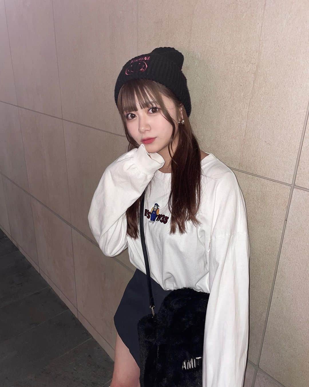 熊谷真里（まりくま）のインスタグラム：「⁡ ⁡ 弟の服勝手に借りた日🍕⚡️🖤 メンズライクファッションがしたかった気分だったの〜 ⁡ ⁡ ⁡ ⁡ ⁡ ⁡ ⁡ ⁡ ⁡ ⁡ ⁡ ⁡ ⁡ ⁡ いつもいいね＆コメントありがとうございます🧸🎀 ⁡ ⁡ #まりくま #pop #Popteen #メンズライク #メンズライクコーデ #メンズライク女子 #メンズライクファッション #ストリート系女子 #ストリートファッション #ニット帽 #ootd #instadaily」