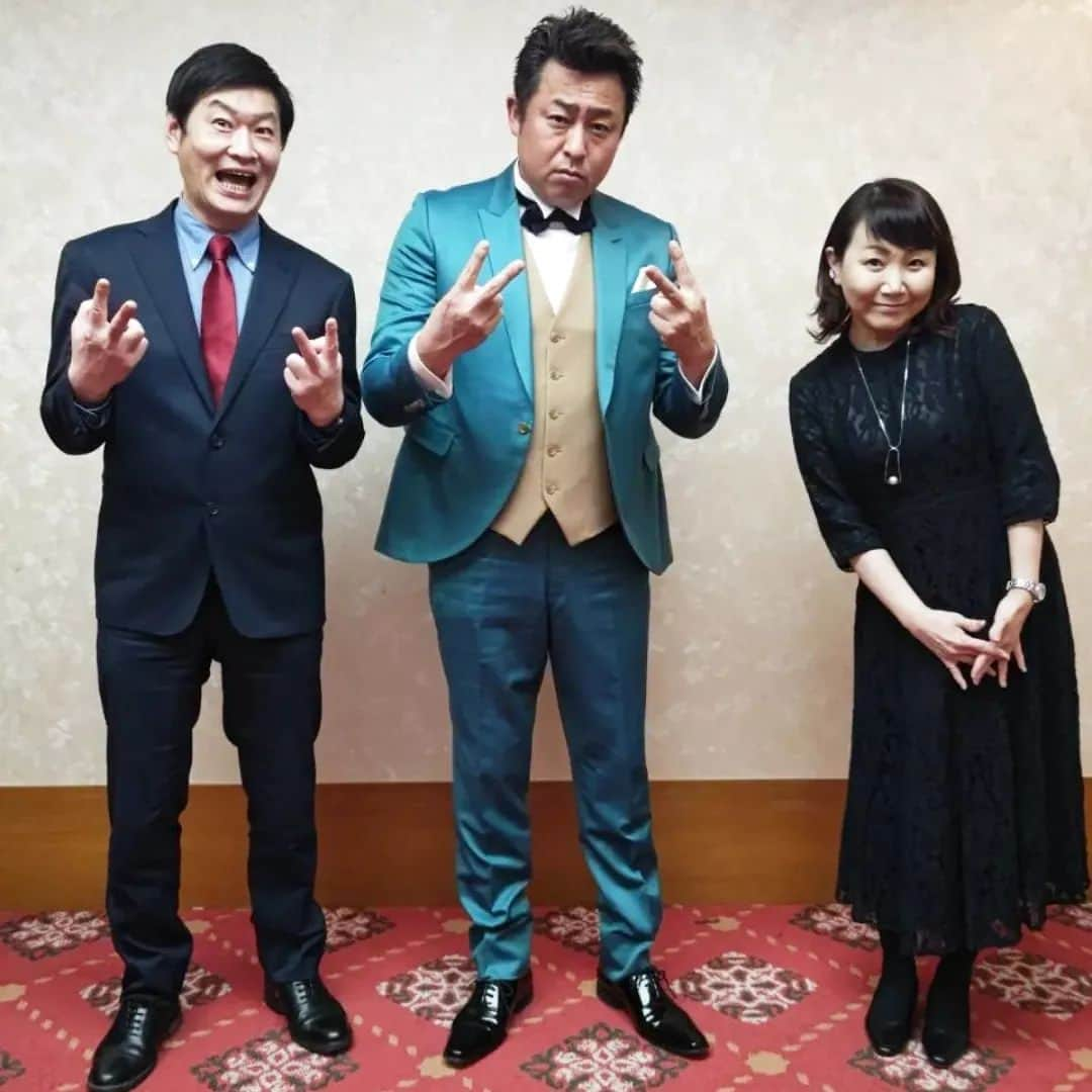 HBC北海道放送アナウンス部さんのインスタグラム写真 - (HBC北海道放送アナウンス部Instagram)「山内要一です。  今年もやります！ 毎年恒例、札幌グランドホテルでの 「岩本勉 クリスマスディナートークショー2023」！ 今年は、12月24日(日曜)の午後6時30分から。 司会は私山内と斉藤こずゑさんが務めます。  札幌グランドホテルの大変美味しいお料理、フリードリンク、サービス料などすべて含めてお一人様18000円。 聖なる夜を、私たちと楽しく過ごしましょう！ 決して損はさせません！  札幌グランドホテルのホームページにある予約フォームでお申し込みができます。 お電話でのご予約、お問い合わせは、札幌グランドホテル宴会予約係 011-261-3333までお願いします！  ※写真は去年のモノであります。  #岩本勉 さん #ガンちゃん  #クリスマスディナー トークショー #札幌グランドホテル  #斉藤こずゑ さん #山内要一 #クリスマスイブ」10月30日 19時30分 - hbc_announcer