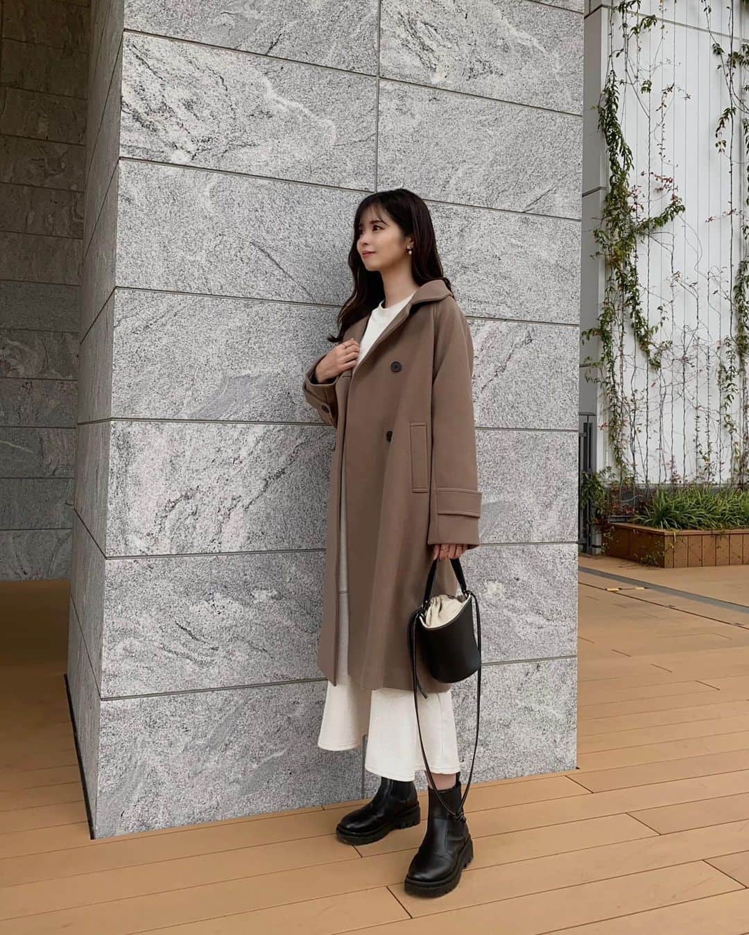 haruru0724さんのインスタグラム写真 - (haruru0724Instagram)「. mysty womanのスタンドラグランWコート🧥 @mystywoman_com  ネックデザインがチェスター、ステンカラー、スタンドネックの3wayで楽しめちゃうアウター🩷 長めのスカートとも合う丈感で、 この冬、大活躍しそう🤭💕  公式WEBストア「.st（ドットエスティ）」で チェックしてみてね🔍🤍 @dotst_official . . . #アダストリア #ドットエスティ #PR  #mystywoman #ミスティウーマン  #スタンドコート #スタンドカラーコート  #3wayコート #スタンドネック  #ステンカラーコート #ステンカラー #チェスターコート #アウターコーデ  #ママコーデ #大人カジュアル #locari  #淡色女子 #淡色コーデ #partegram #サイドゴアブーツ #厚底ブーツ  #ayakobag #高見えコーデ #大人可愛い」10月30日 19時34分 - haruru0724