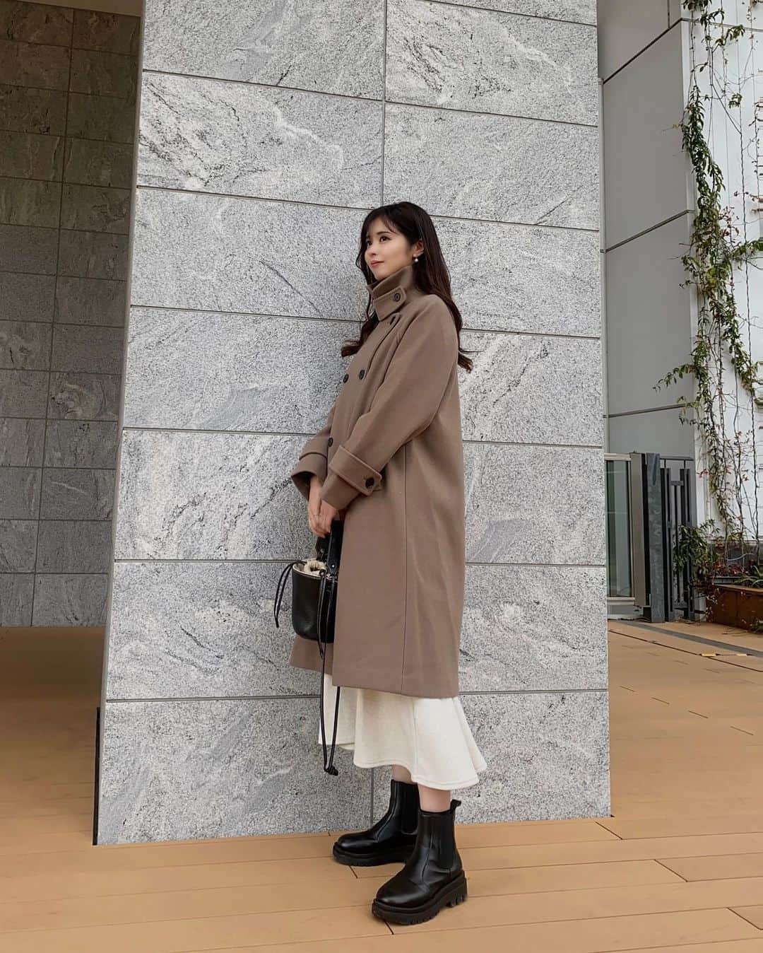 haruru0724さんのインスタグラム写真 - (haruru0724Instagram)「. mysty womanのスタンドラグランWコート🧥 @mystywoman_com  ネックデザインがチェスター、ステンカラー、スタンドネックの3wayで楽しめちゃうアウター🩷 長めのスカートとも合う丈感で、 この冬、大活躍しそう🤭💕  公式WEBストア「.st（ドットエスティ）」で チェックしてみてね🔍🤍 @dotst_official . . . #アダストリア #ドットエスティ #PR  #mystywoman #ミスティウーマン  #スタンドコート #スタンドカラーコート  #3wayコート #スタンドネック  #ステンカラーコート #ステンカラー #チェスターコート #アウターコーデ  #ママコーデ #大人カジュアル #locari  #淡色女子 #淡色コーデ #partegram #サイドゴアブーツ #厚底ブーツ  #ayakobag #高見えコーデ #大人可愛い」10月30日 19時34分 - haruru0724