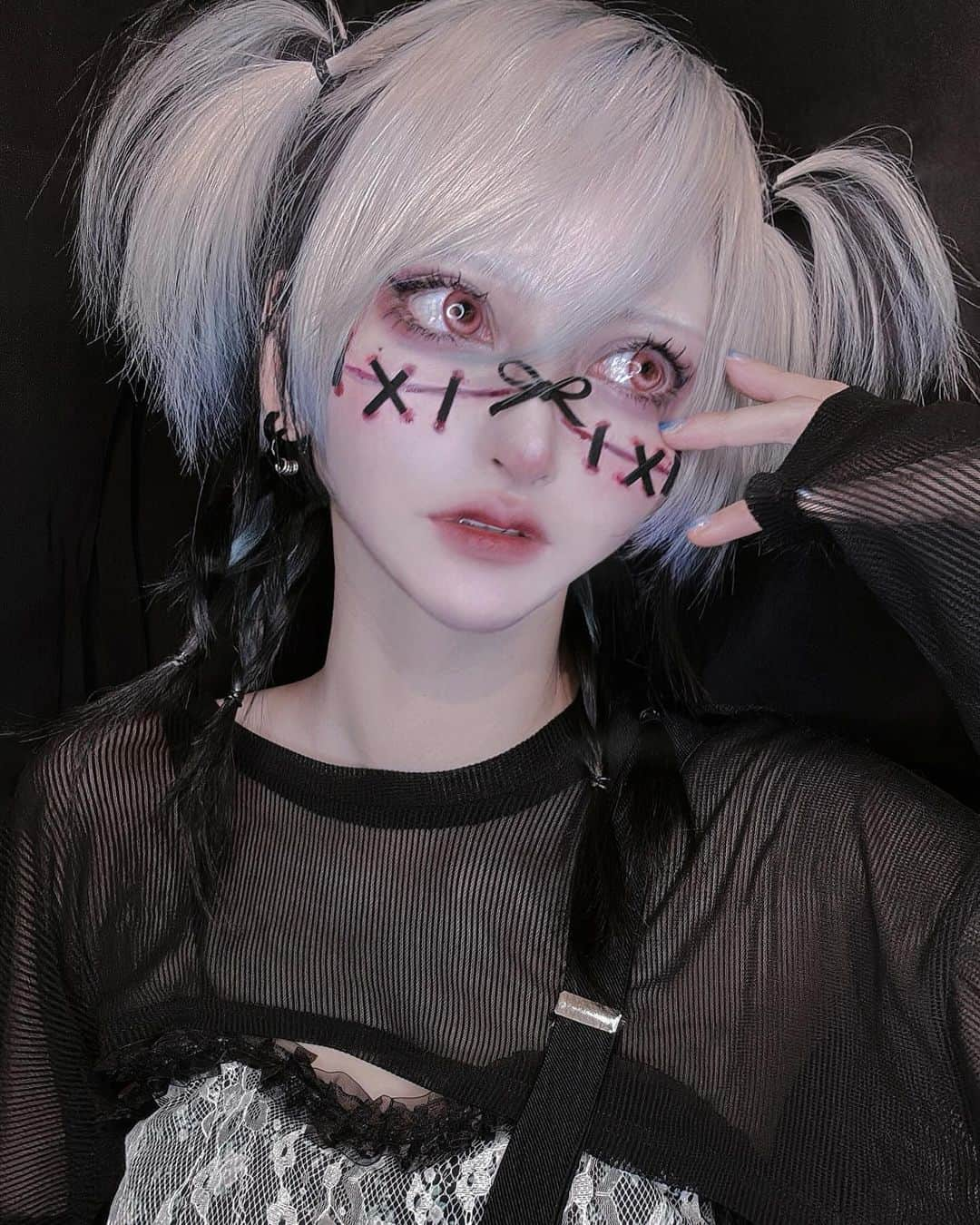 のむらこいちさんのインスタグラム写真 - (のむらこいちInstagram)「†Happy Halloween†  とりあえずダッシュでメイクして 撮った！ハロウィン間に合った！ 来月のコスもよろしくね👻  #halloween #halloweenmakeup #gothgirl #fashion #makeup」10月30日 19時36分 - nmr51san