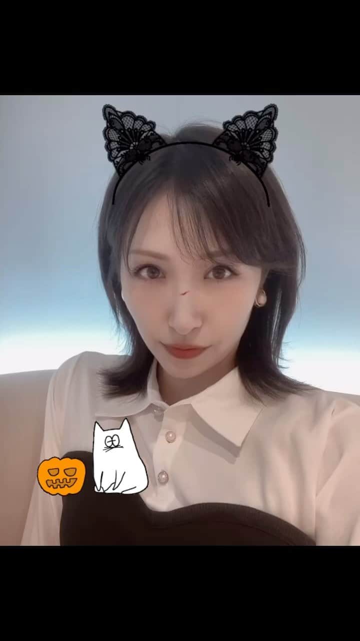 横山ルリカのインスタグラム：「. 😈✨🎃HAPPY🍬HALLOWEEN👻✨😈  ハロウィンにかこつけて 今週はお菓子たくさん食べちゃいました🍩🤭  #happyhelloween」